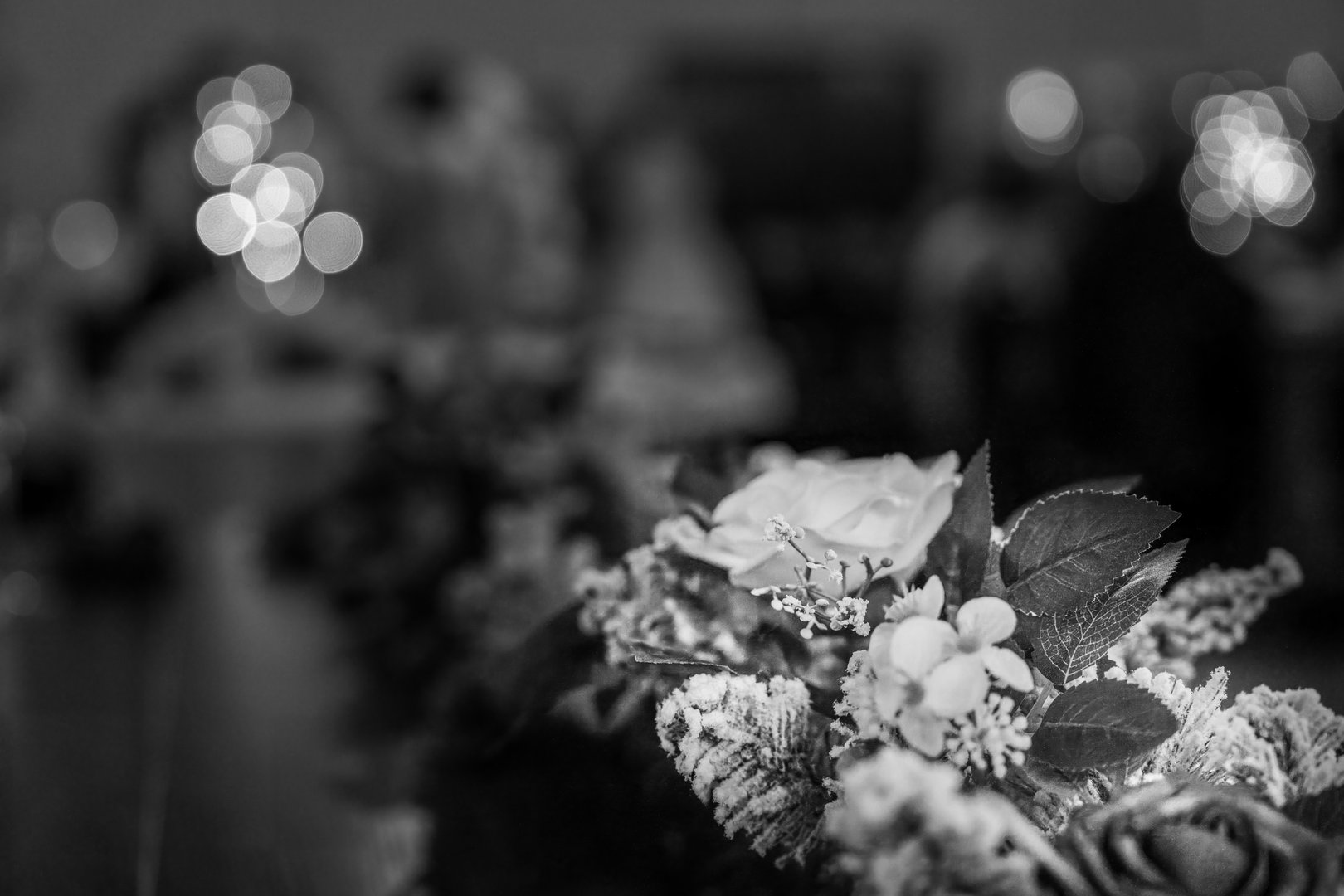 Elegant monochrome floral arrangement at a wedding.