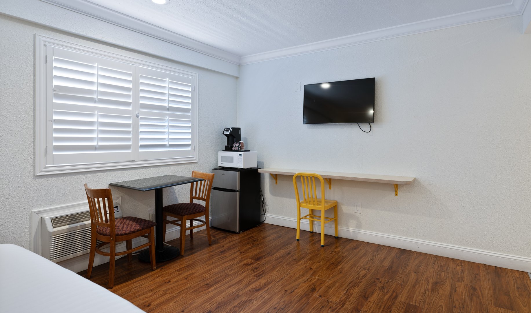 Gateway Lodge Seaside Queen ADA