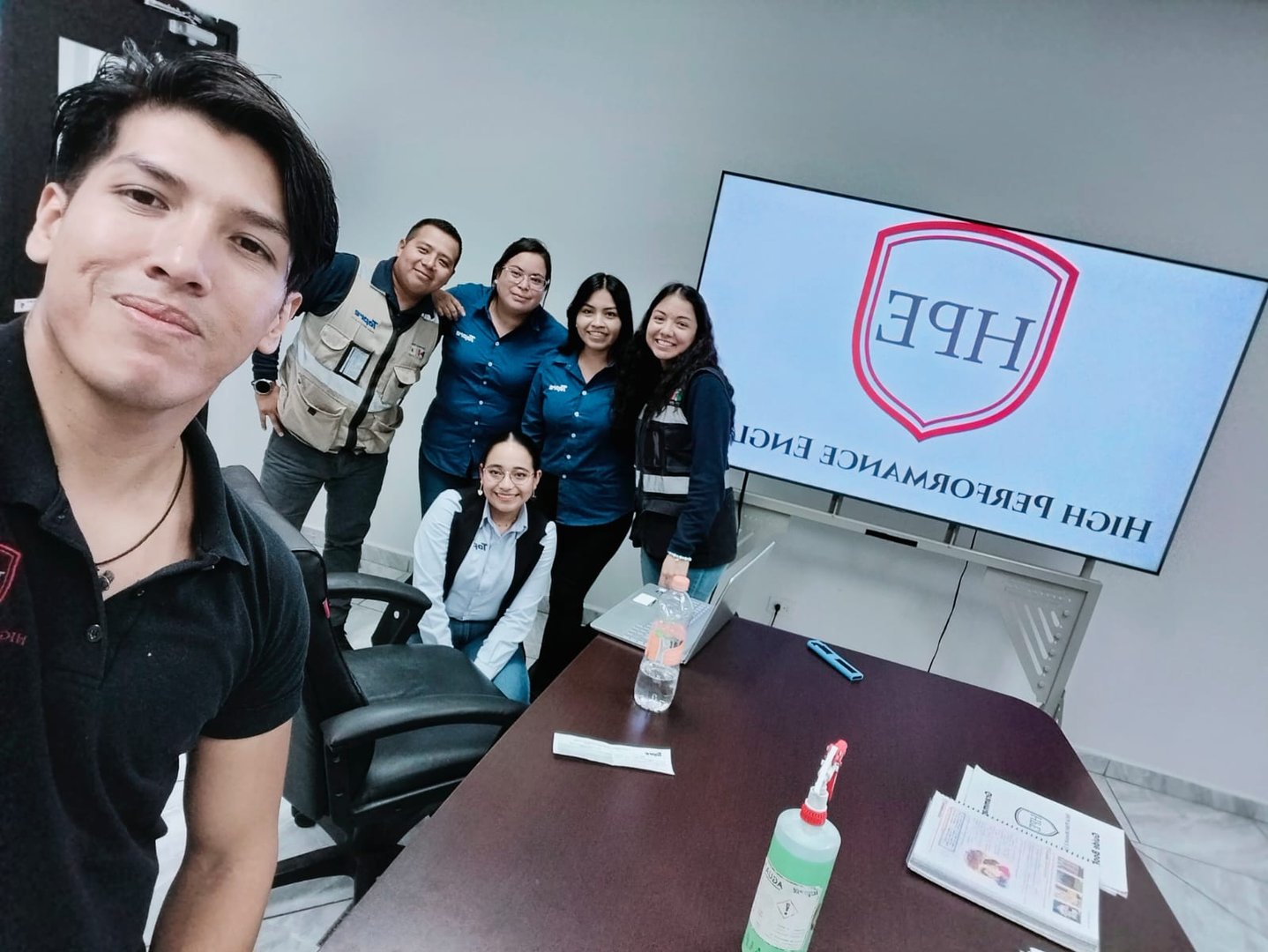 Grupo de estudiantes de High Performance English