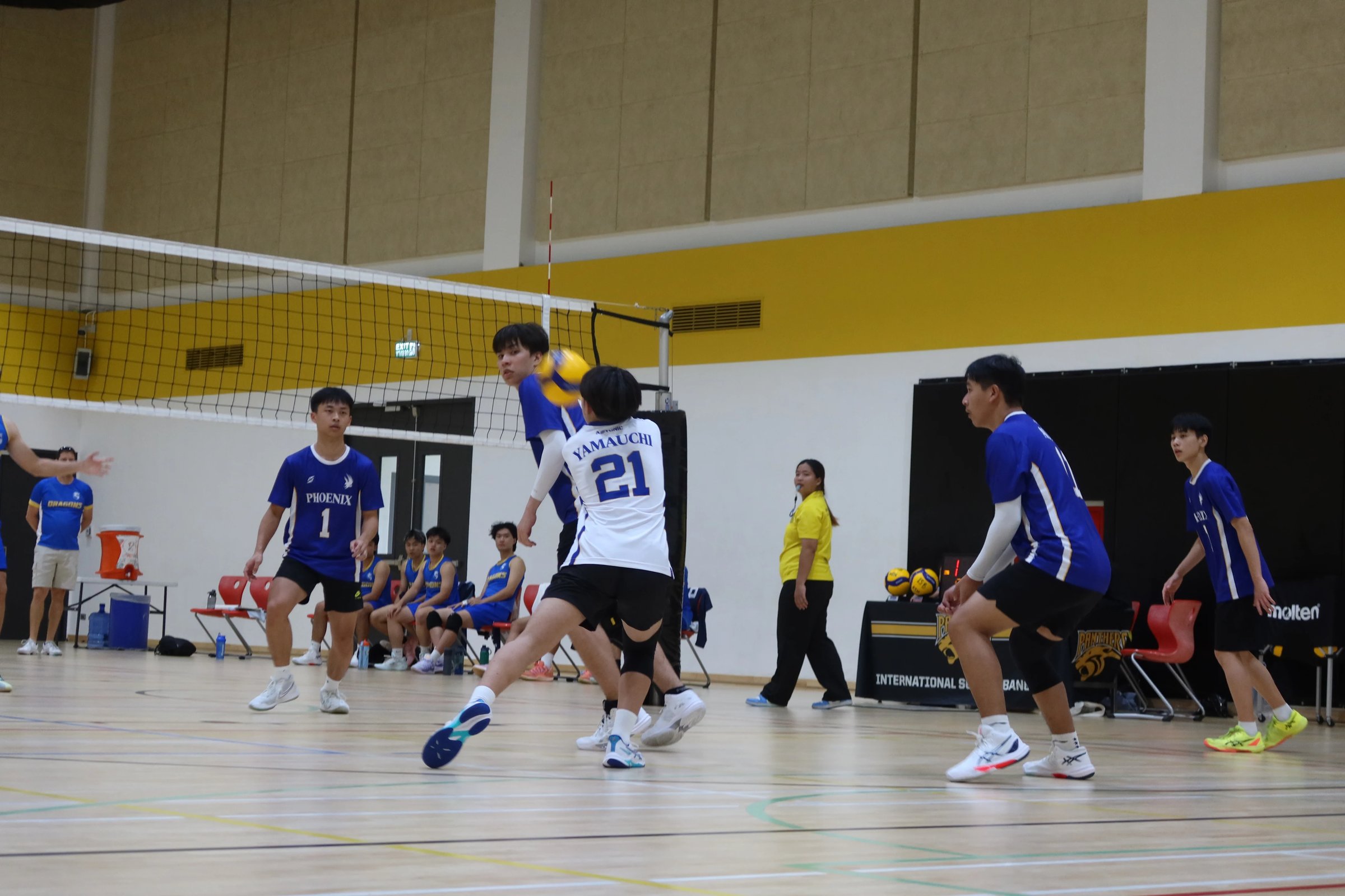 UWCSEA Dover Division 1 でプレイ中