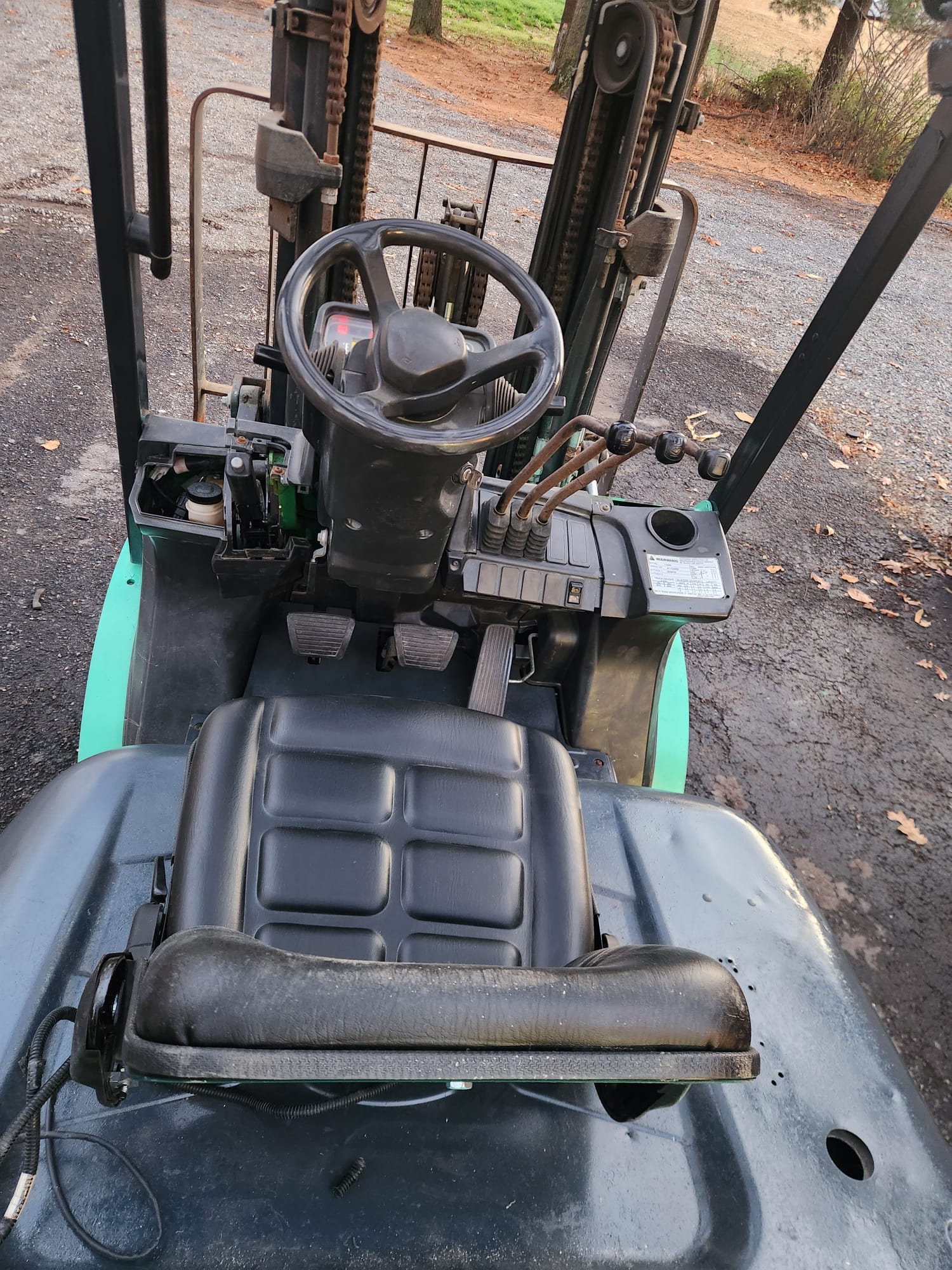 Mitsubishi FG25N forklift view