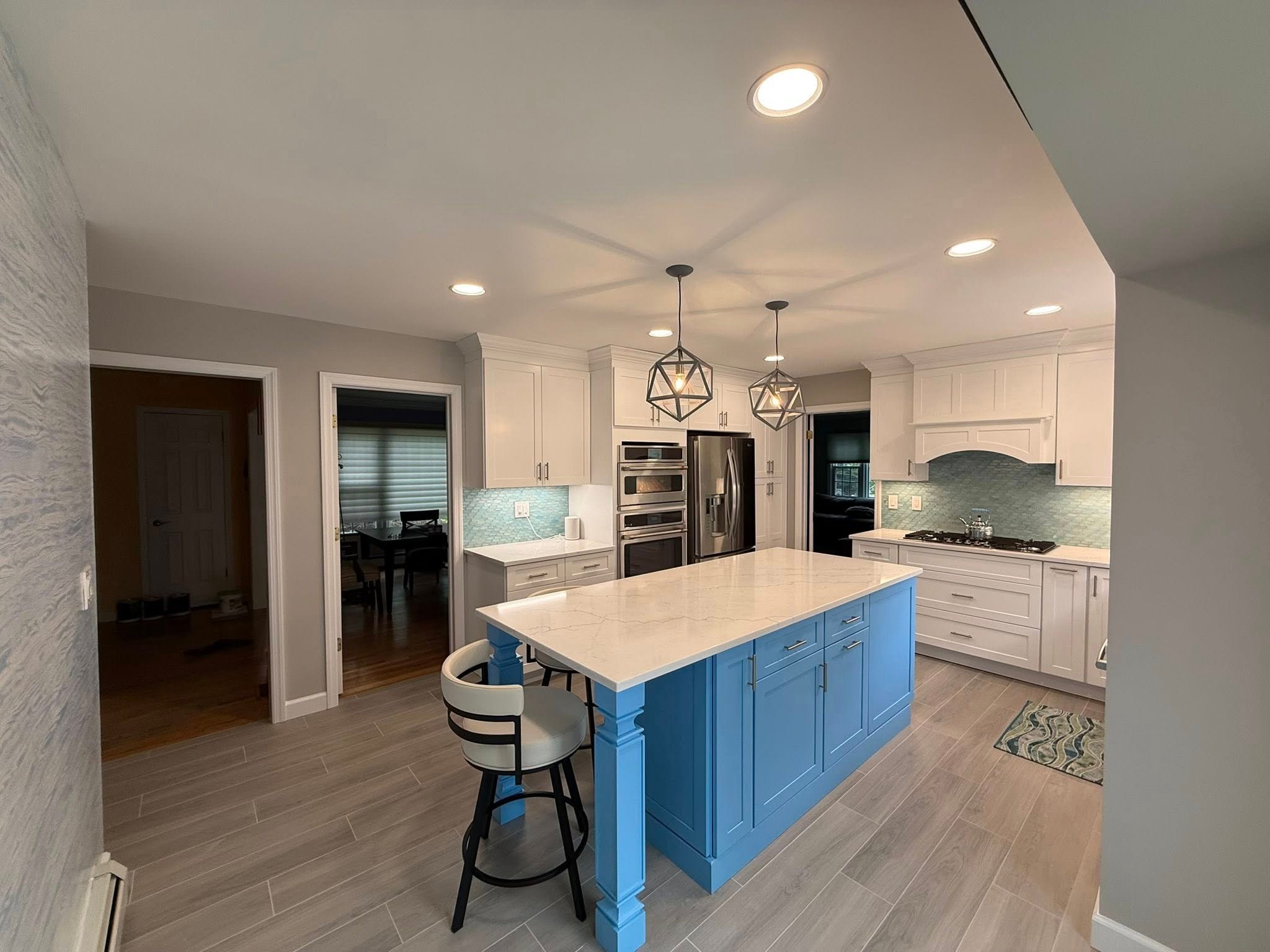 Kitchen remodeling in Toledo area – custom island with pendant lighting and modern finishes