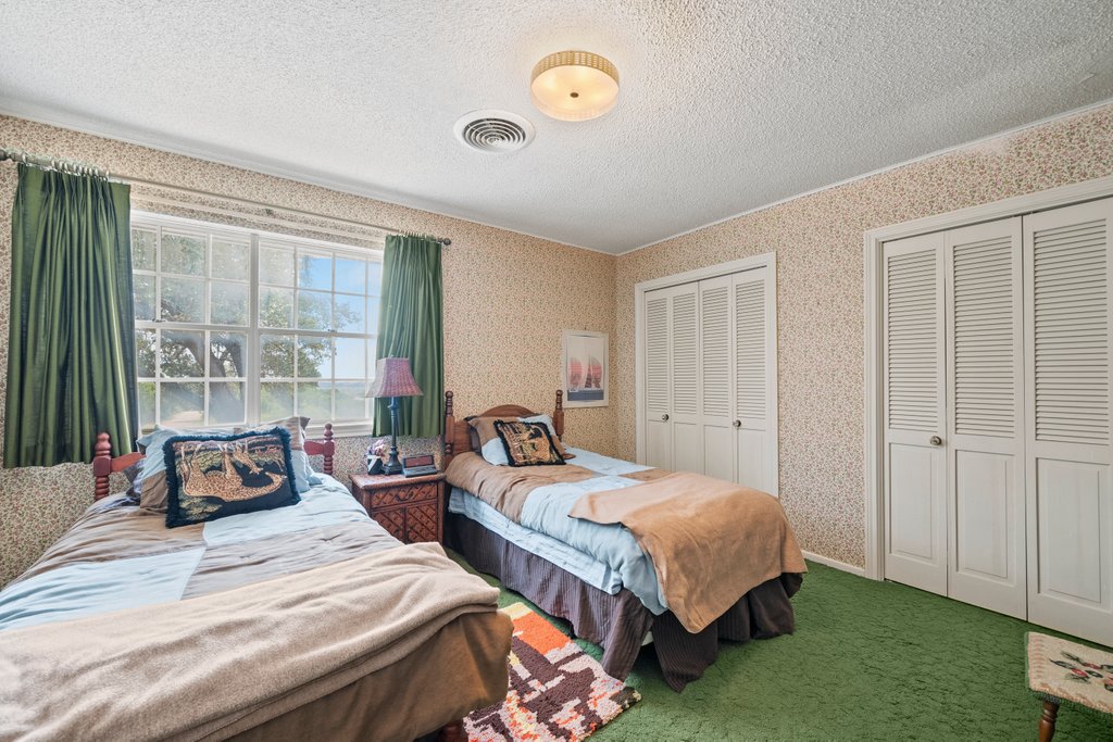 699 Floral Avenue property view