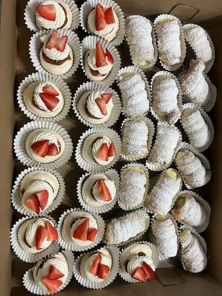 Custom cake by Temptations by Mary