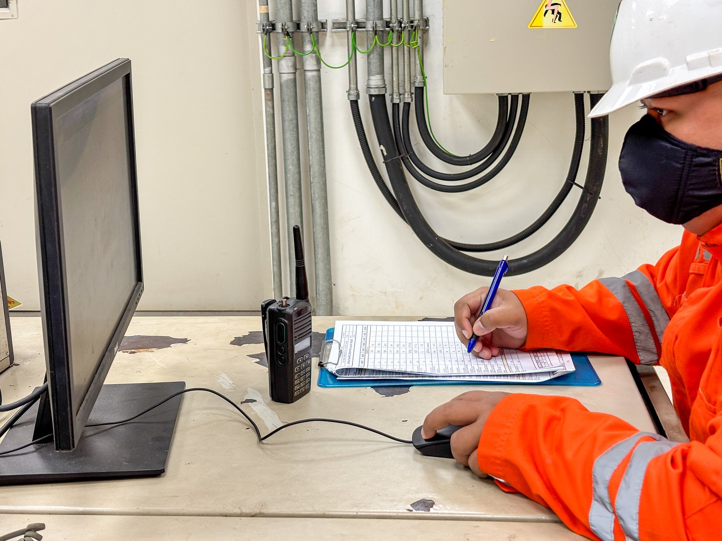 Electrical equipment testing and tagging on construction site
