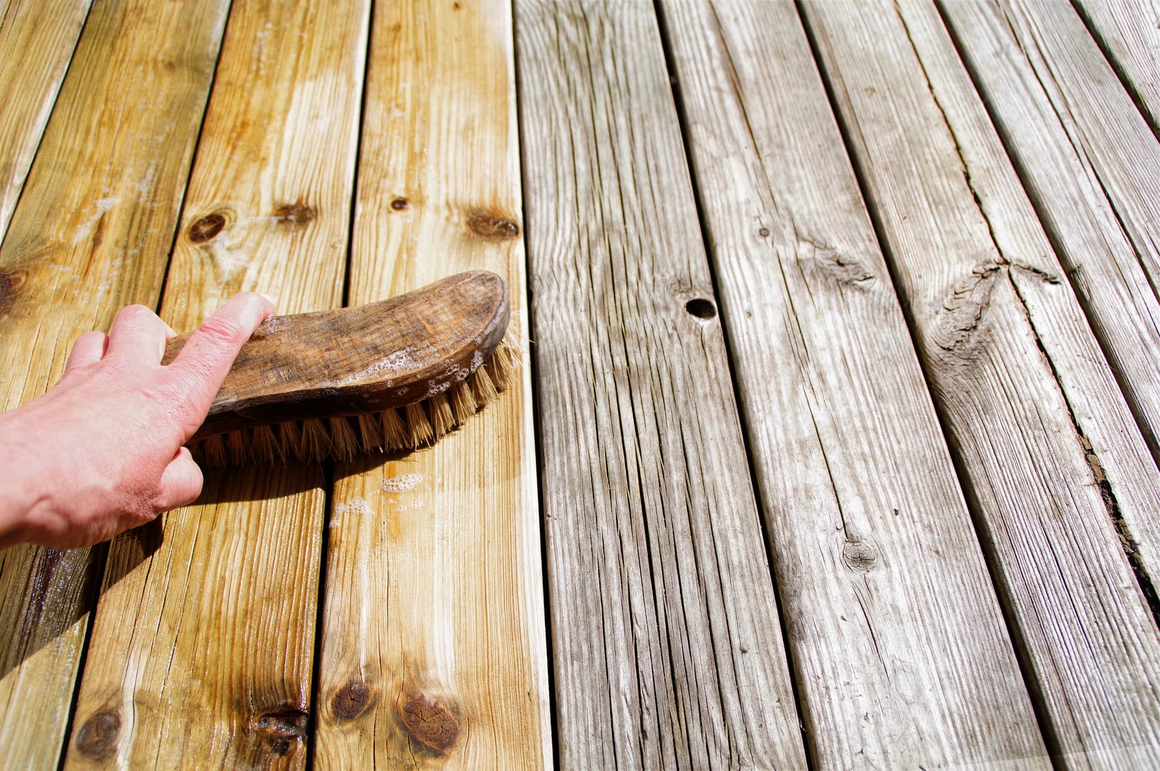 How to make the tree free from gray tree and make the old veranda new again. ifferences before and after cleaning.