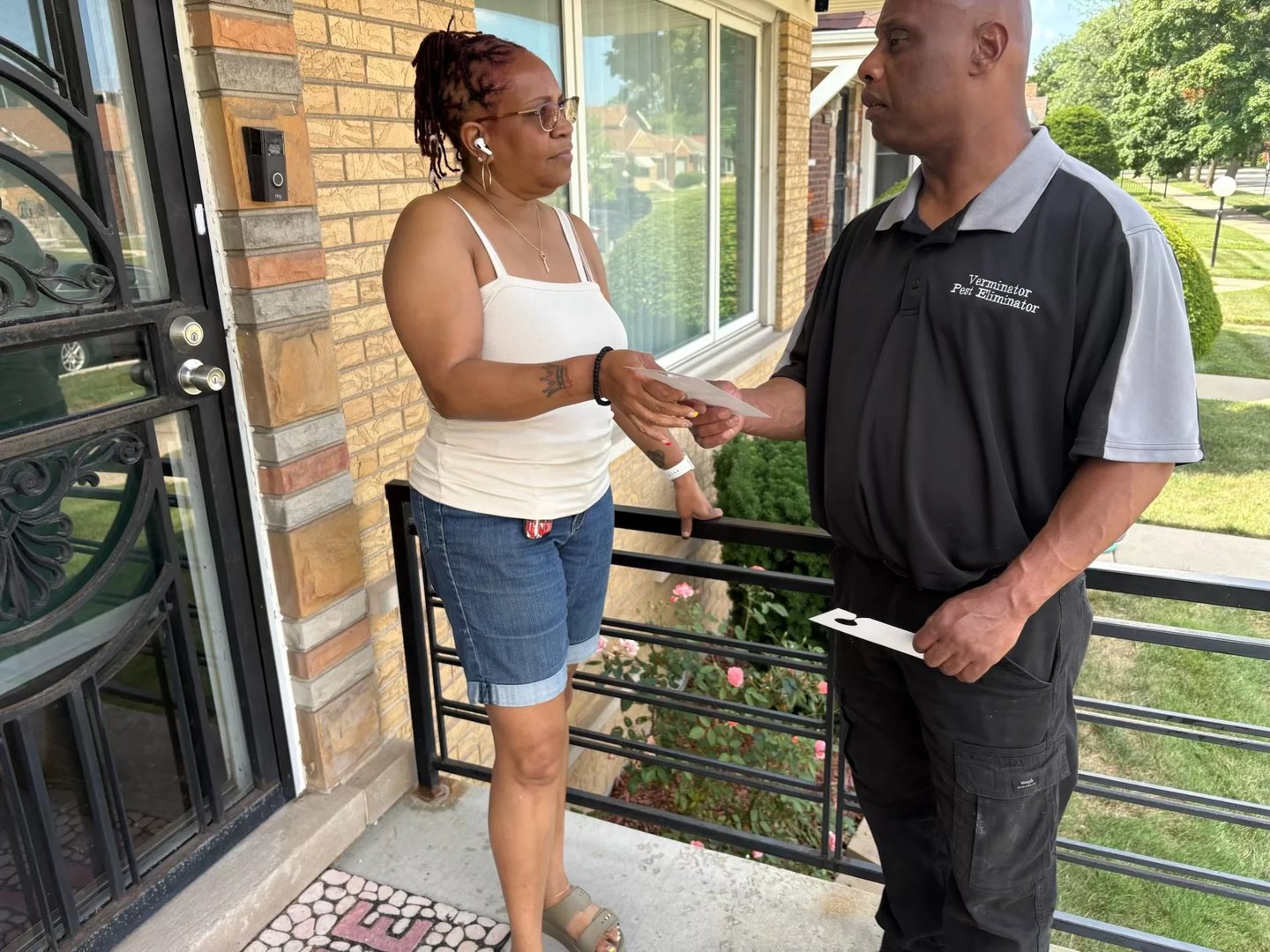 Chicago Pest Control Visiting Happy Customers