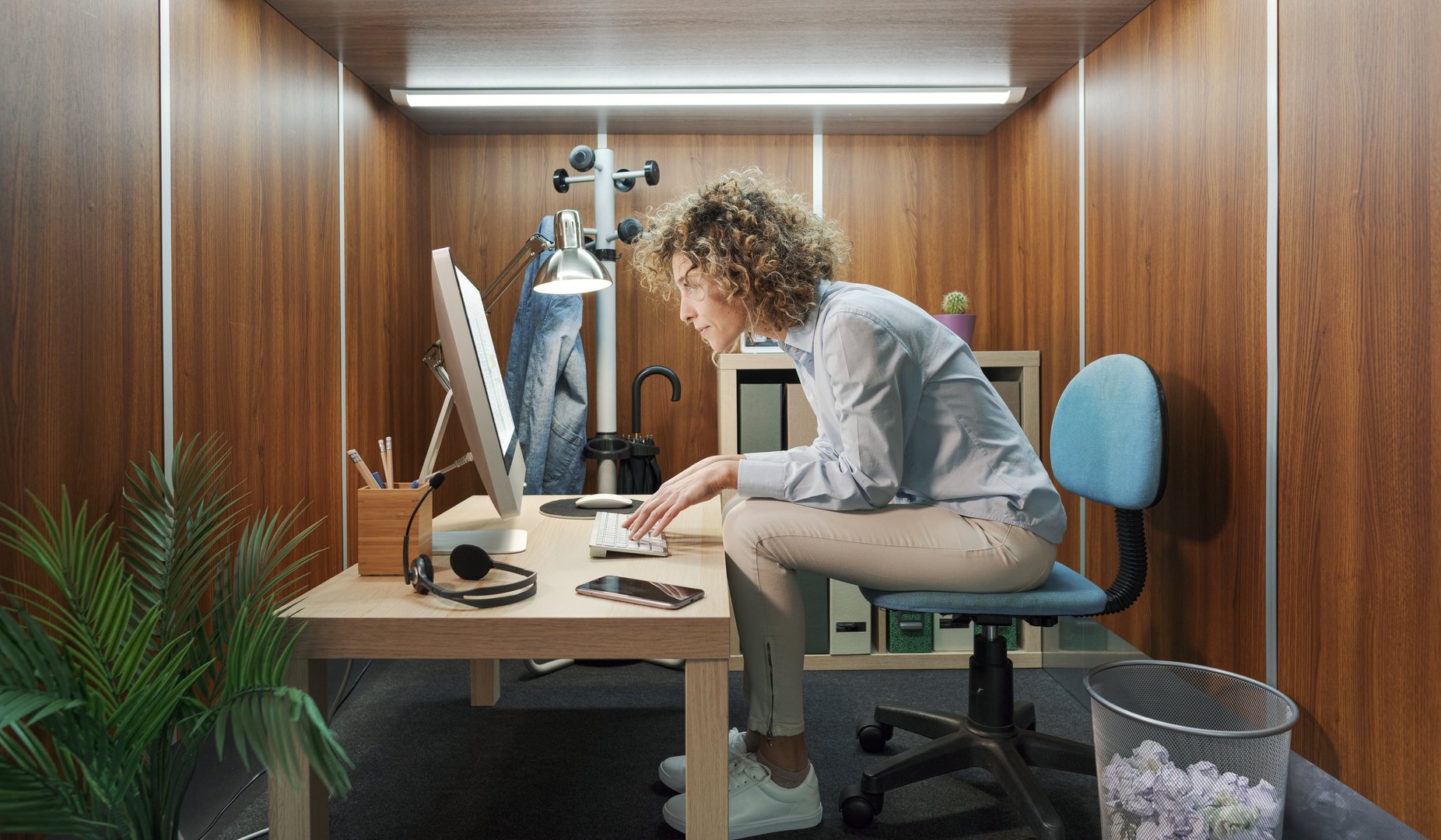 Mala postura causa tensión en hombros y muñecas