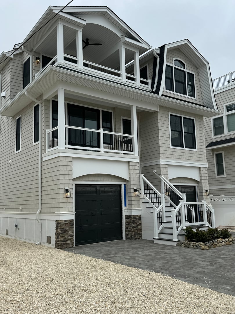 Aleczander Construction siding project