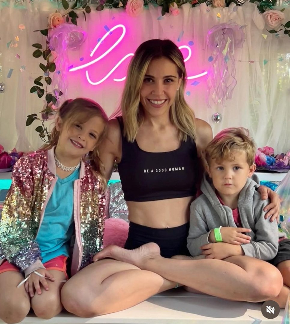 Ana Martín con Niños