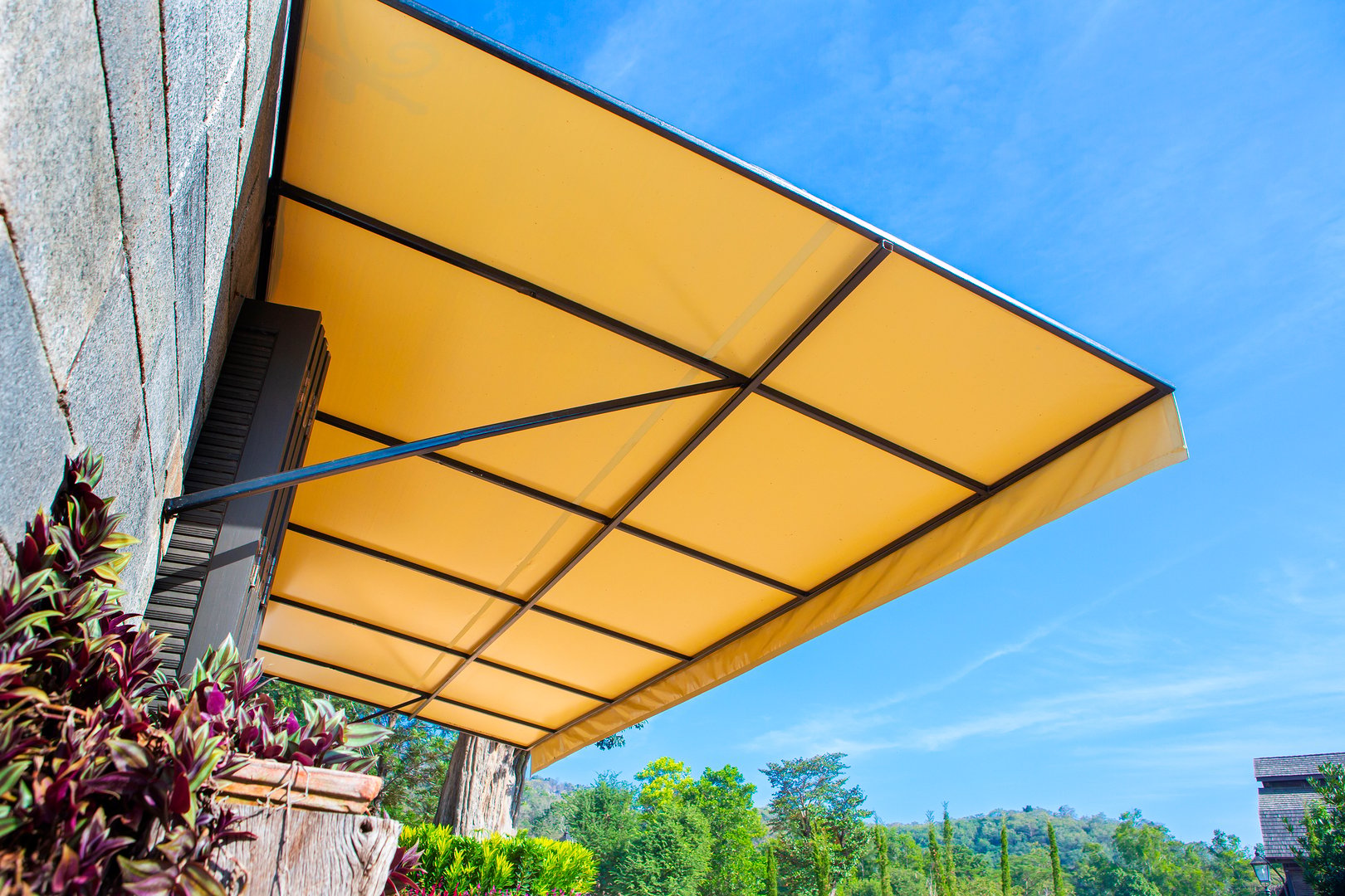 Sonnenschutz vor Restaurant