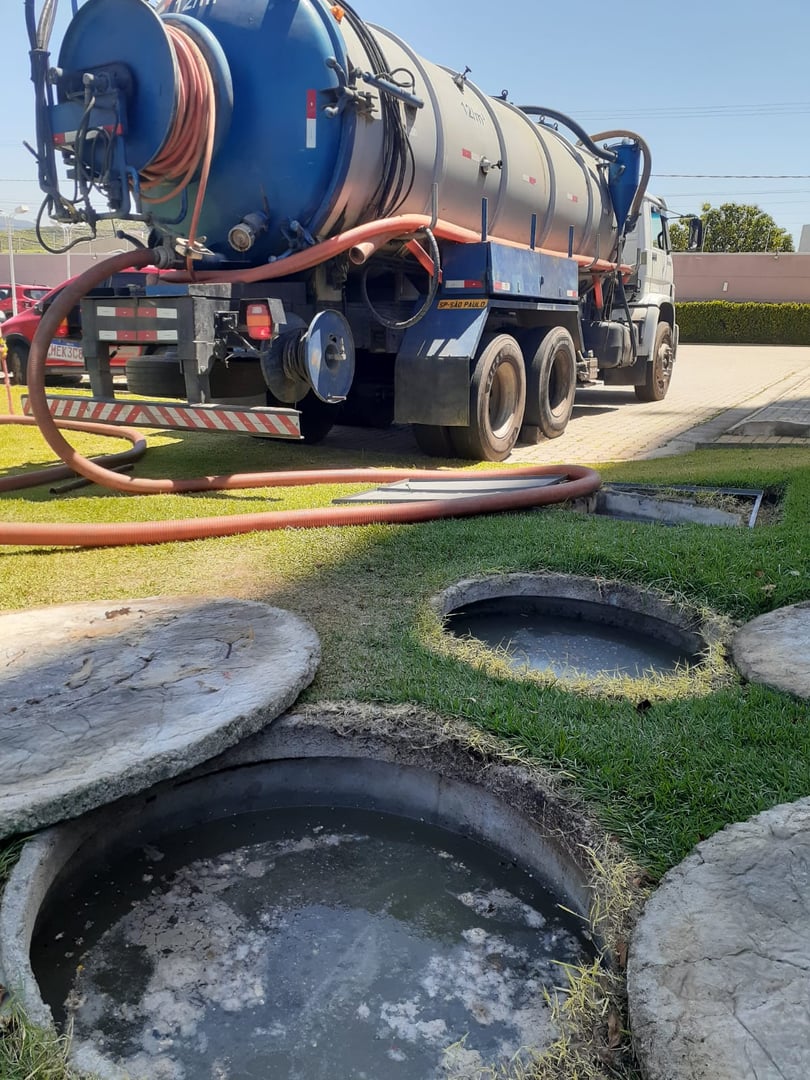 Serviço de limpeza e desentupimento