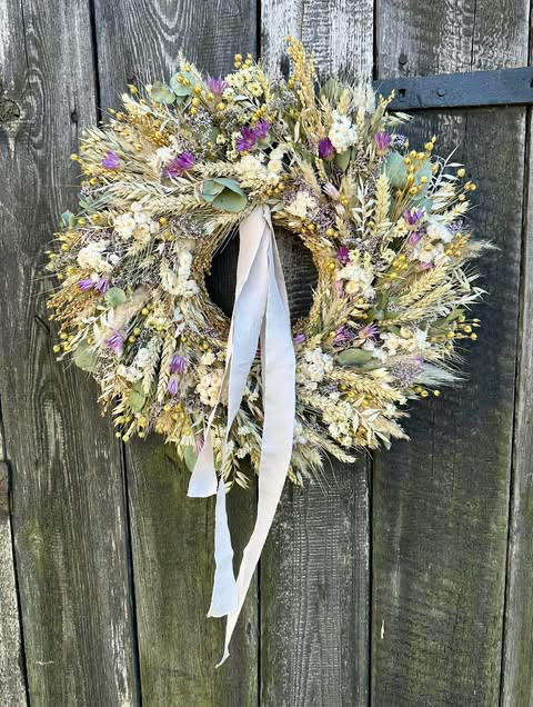 Wianek beżowo-fioletowy ze zbożami