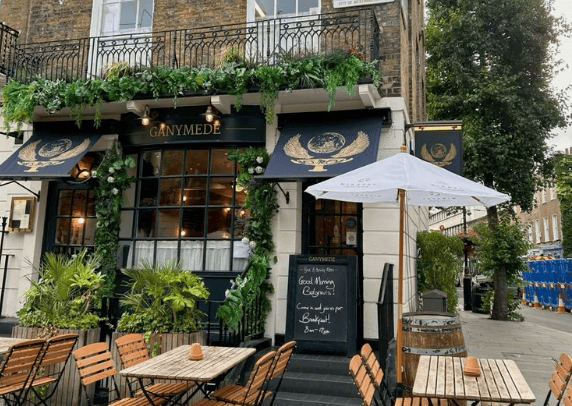 Independent café website mockup