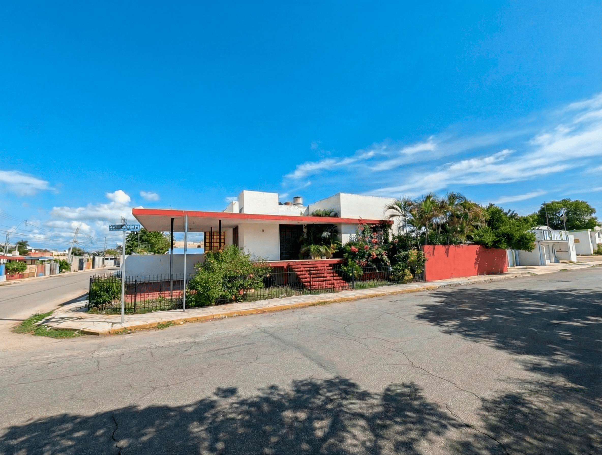 Commercial Property in Circuito Colonias - Strategic Corner