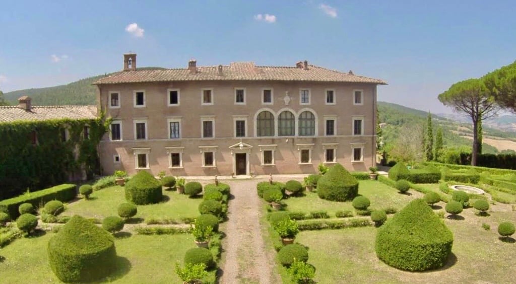 Villa Restoration / Hotel