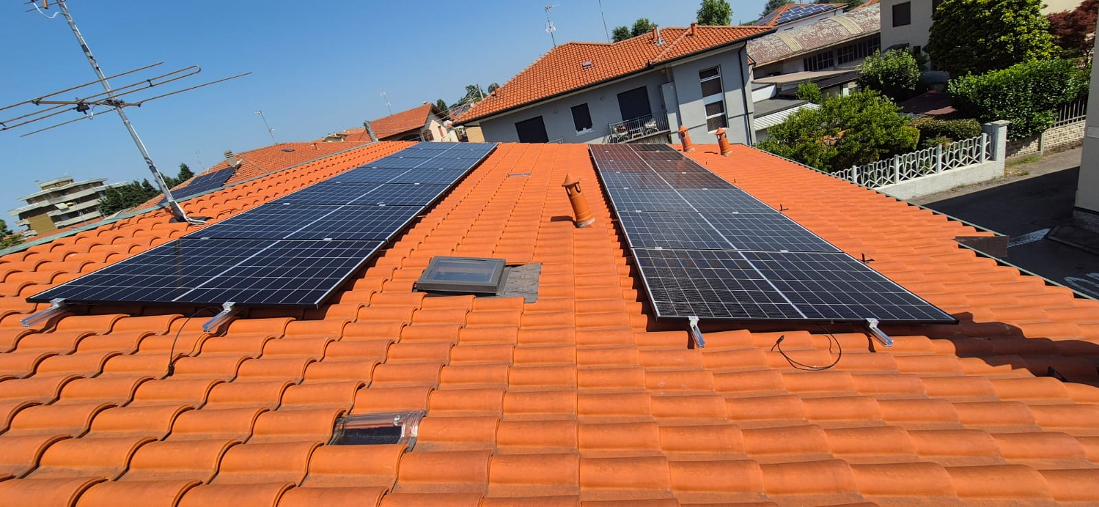 Villa moderna con impianto fotovoltaico integrato