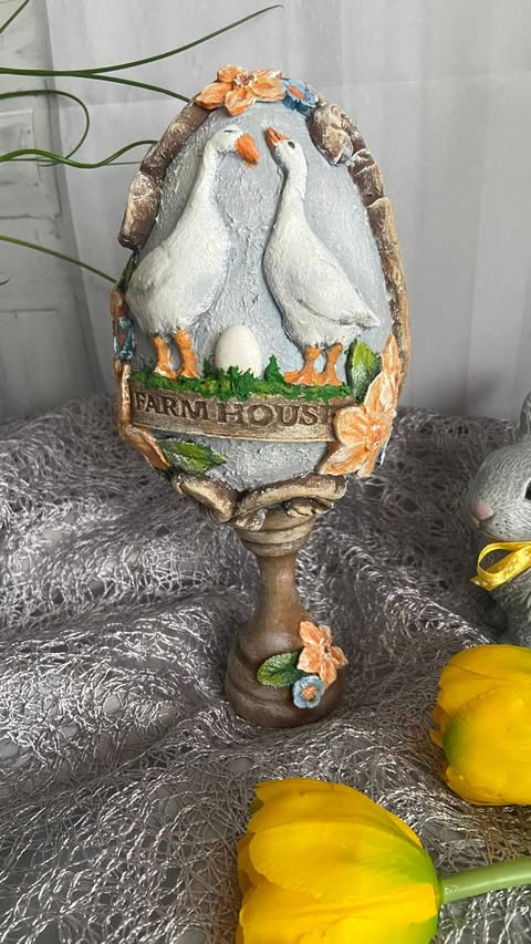 Jajko na nóżce przód i tył