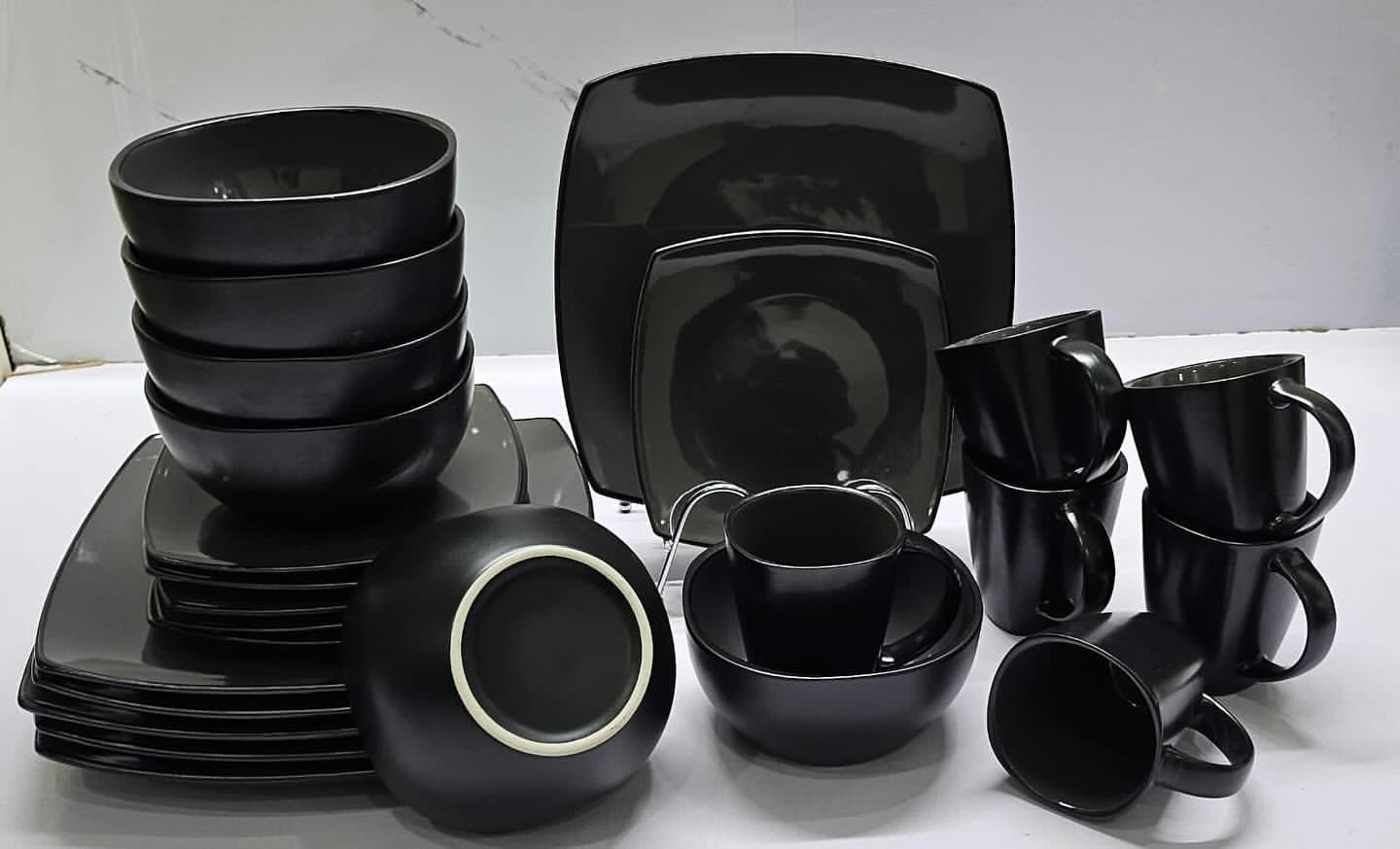 Black Dinner Set