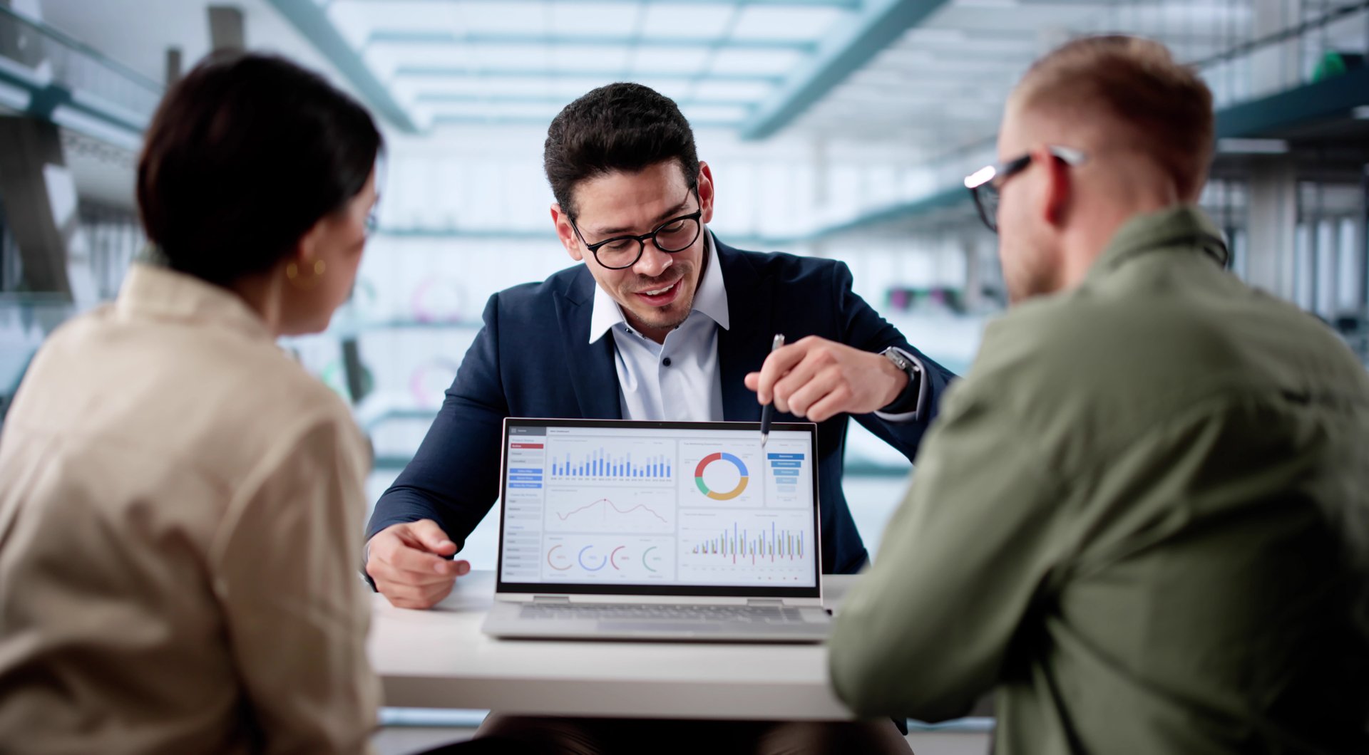 Accountants for Milton Keynes Freelancers - Taxwise Accountancy meeting with client