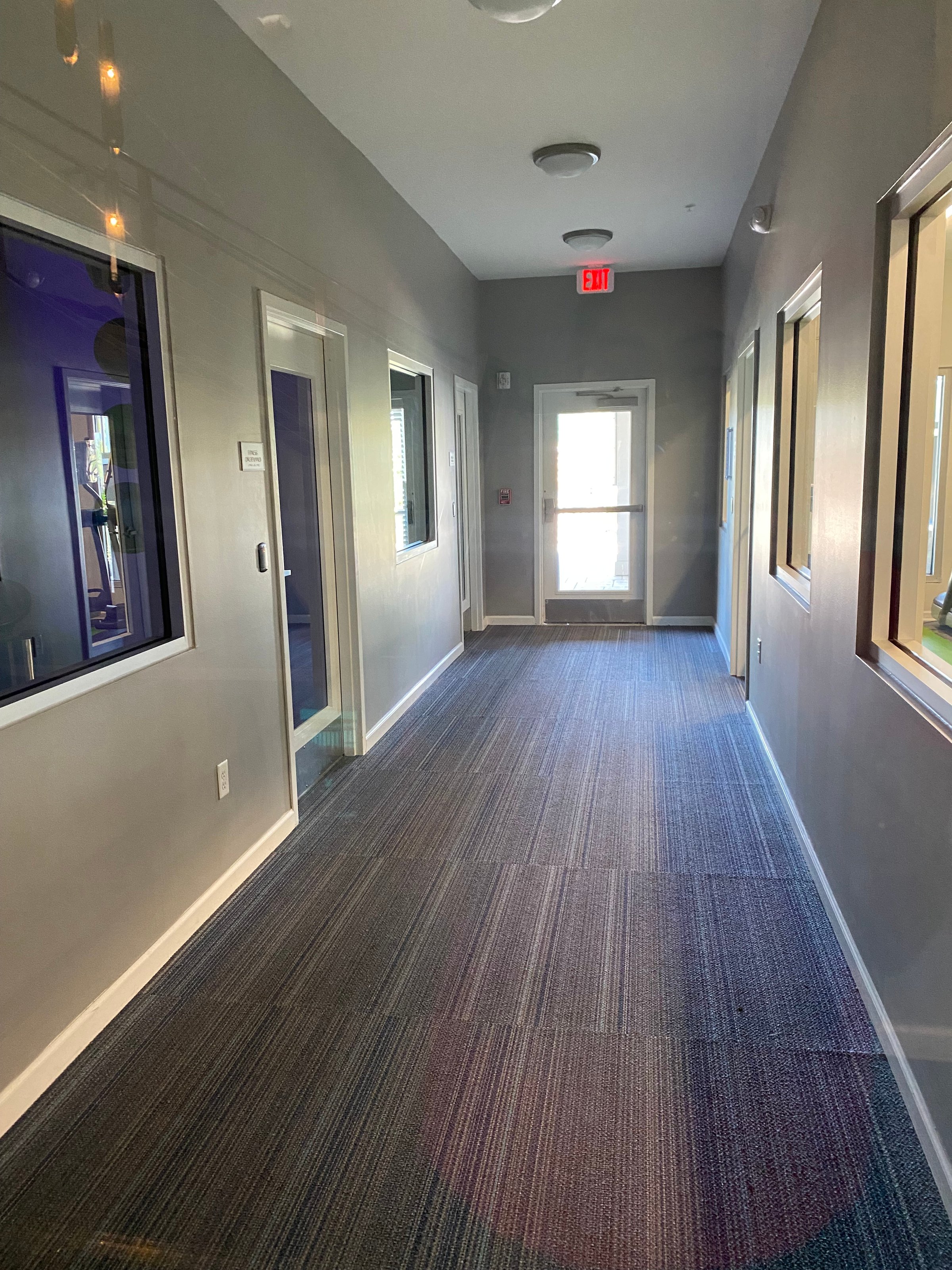 Trabajo de pintura comercial completado - Acabado profesional