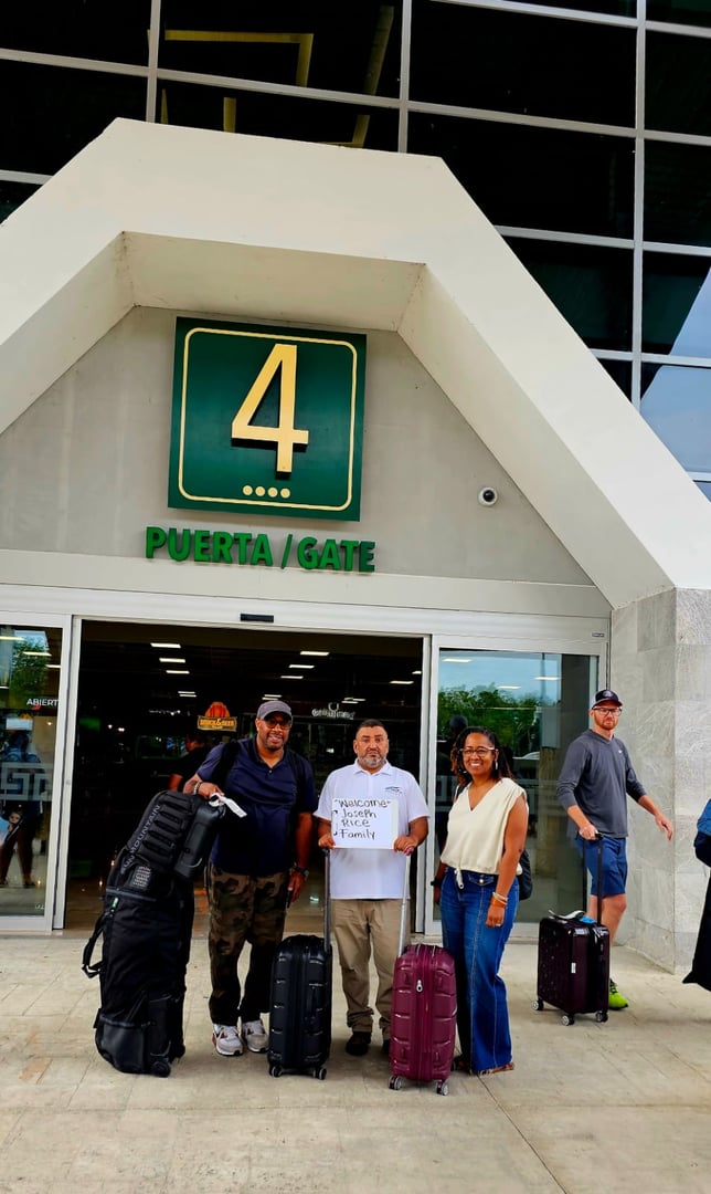 Meet and greet Tulum Airport service - Professional airport reception and welcome service for tourists arriving at Tulum International Airport