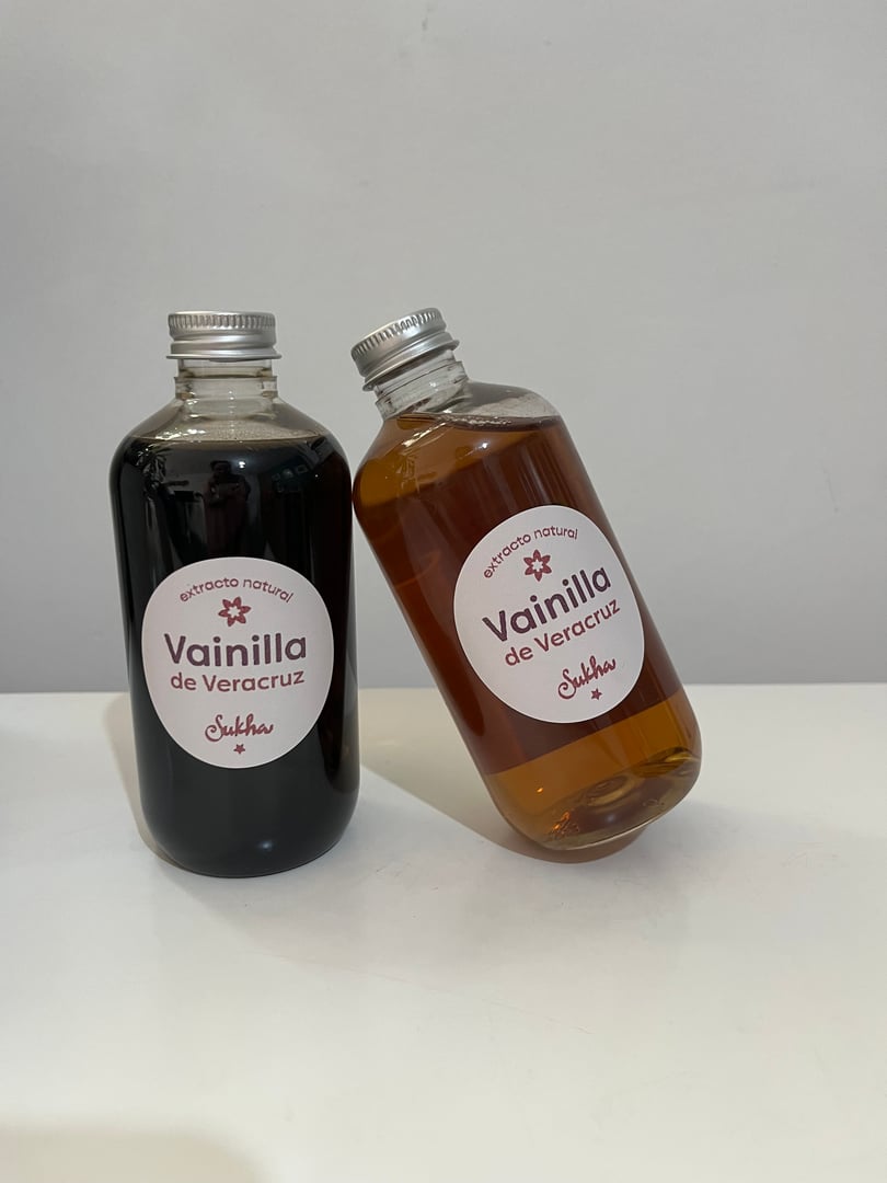 Testimonial de cliente satisfecha con extracto de vainilla