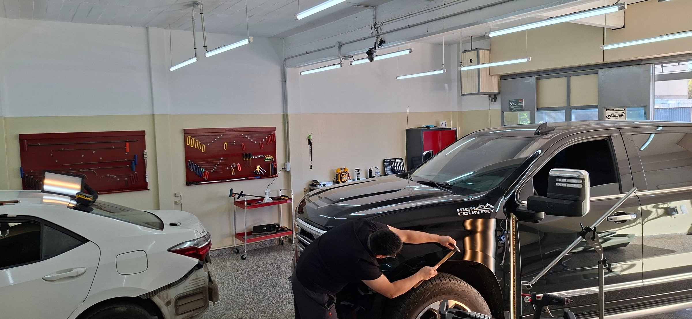 Taller Car Bay - Desabollado sin pintura