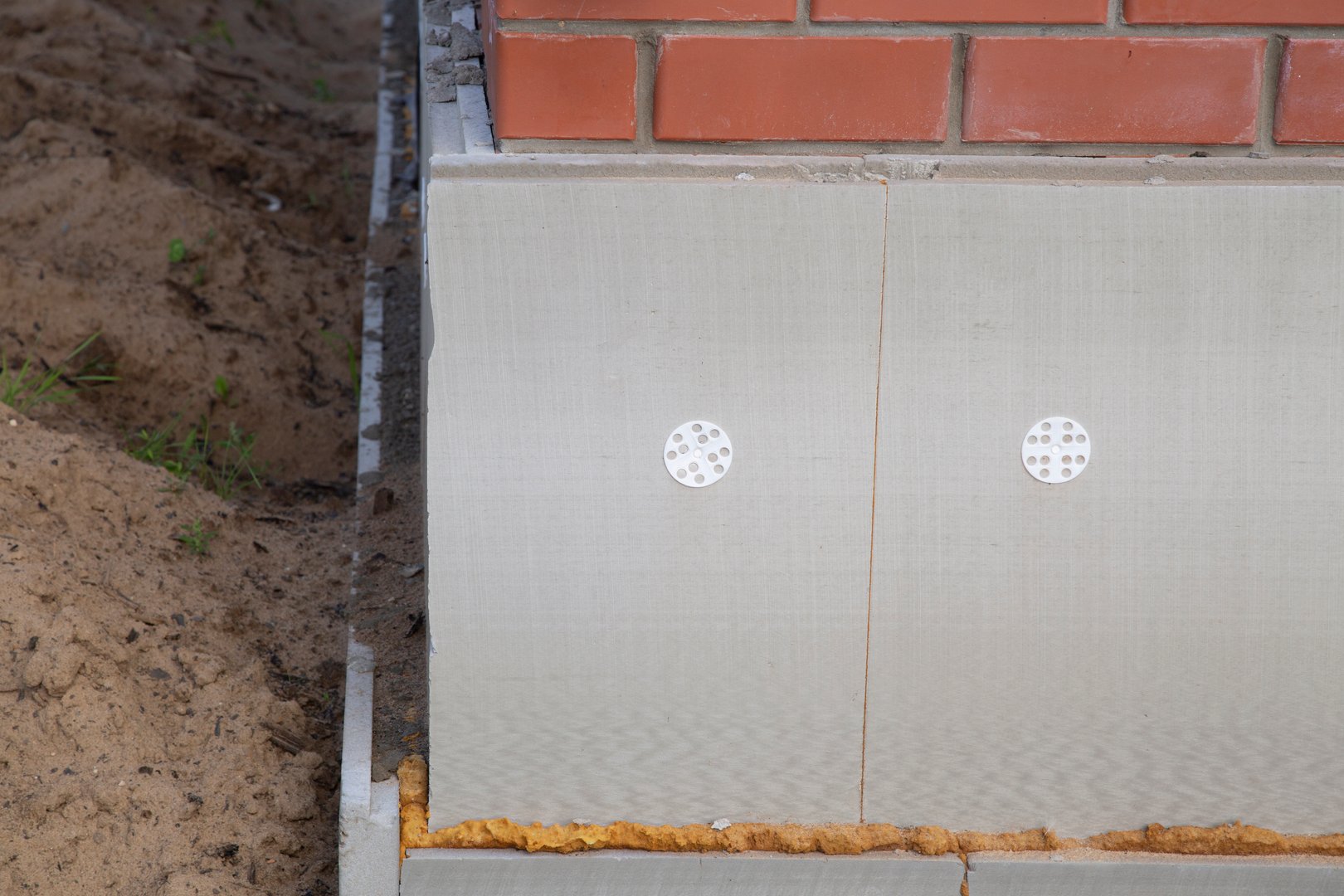 Foundation wall insulation