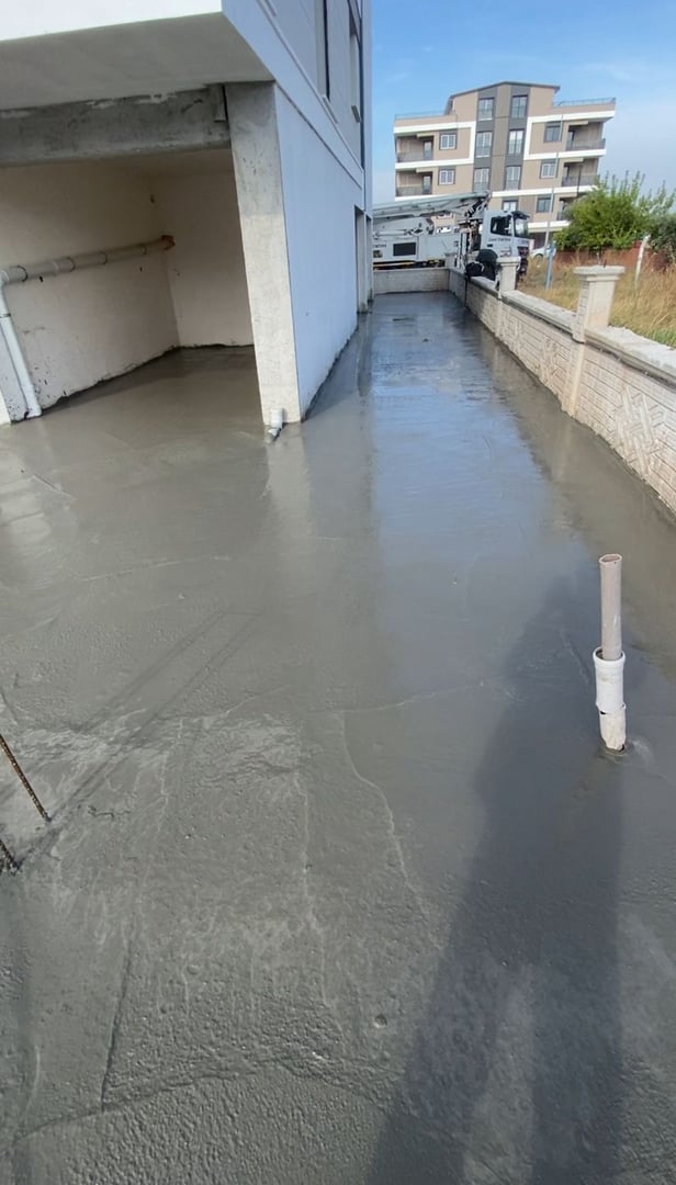 Perdahlı saha betonu öncesi - ham beton yüzey