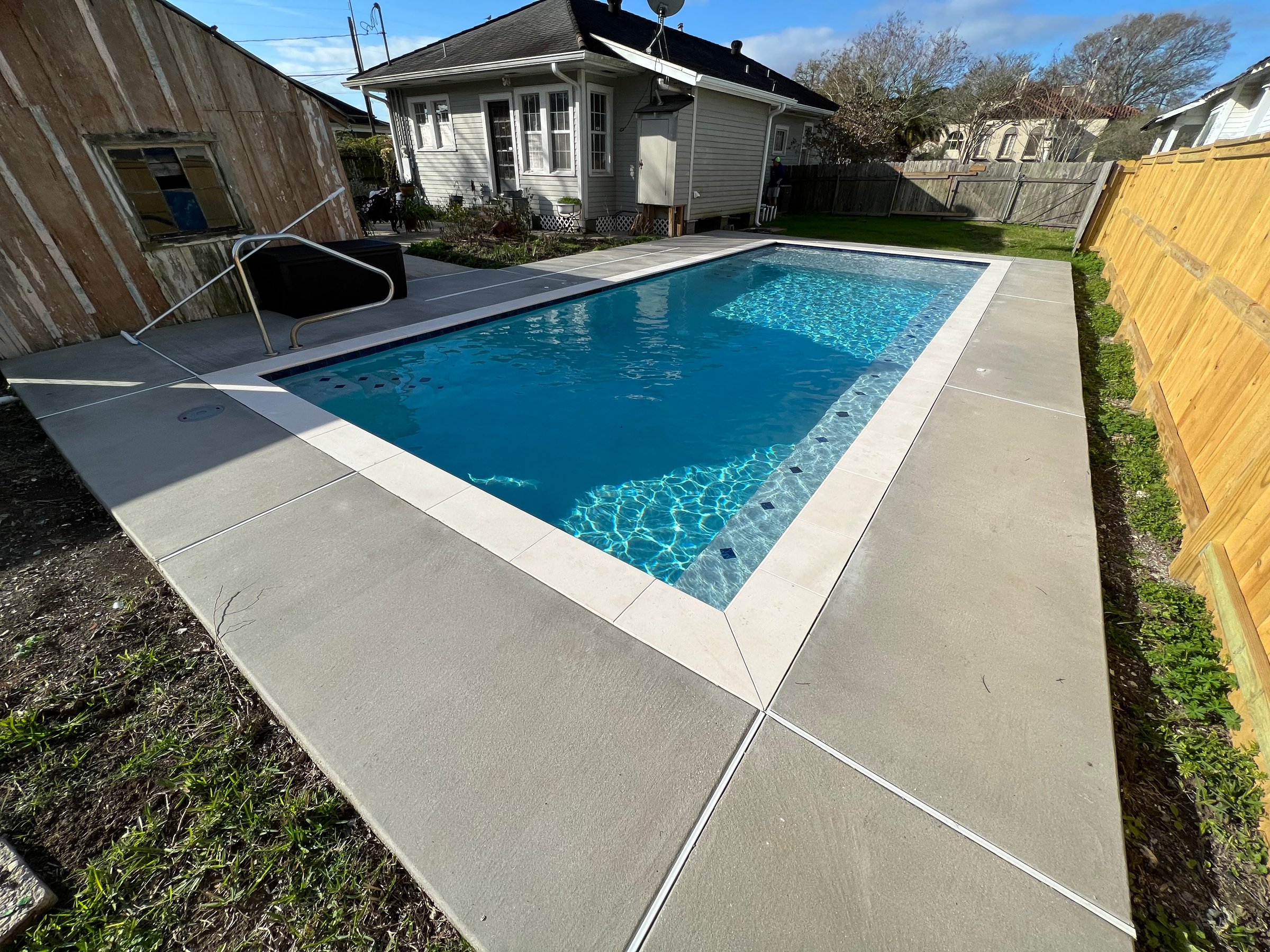 Custom in-ground pool construction Houma LA - luxury modern pool with outdoor living