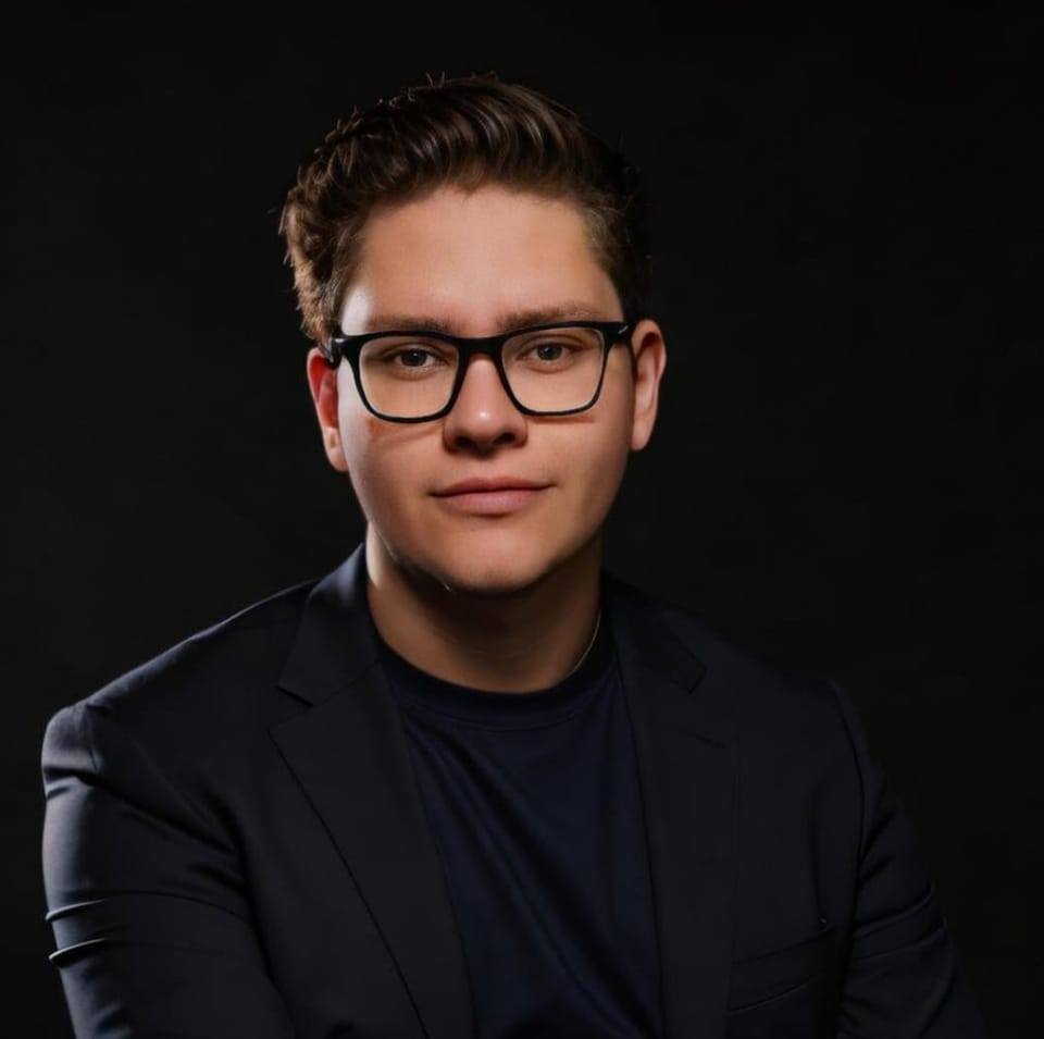 Omar Luna - Director General