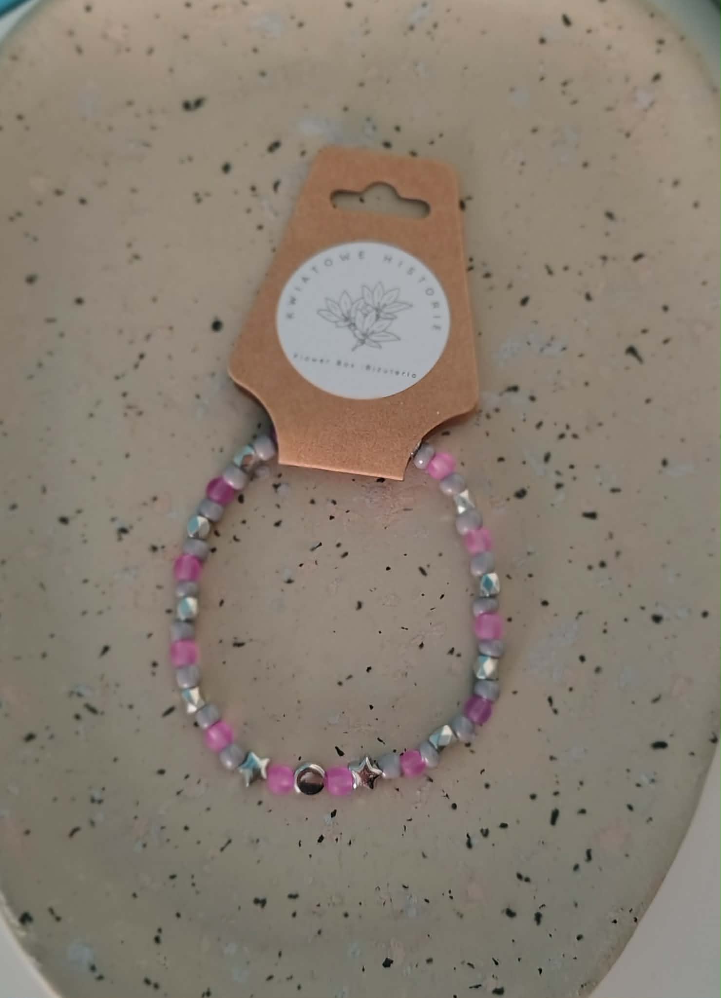 Bransoletka ze srebrnymi dodatkami