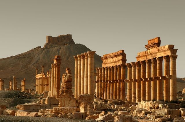 Palmyra ancient ruins background showing the desert landscape and historic architecture