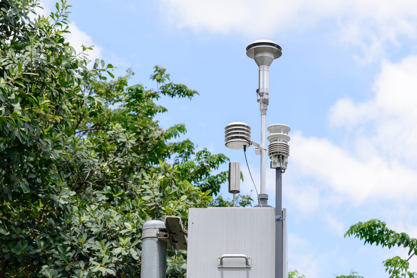 Environmental Sensors Monitoring Station