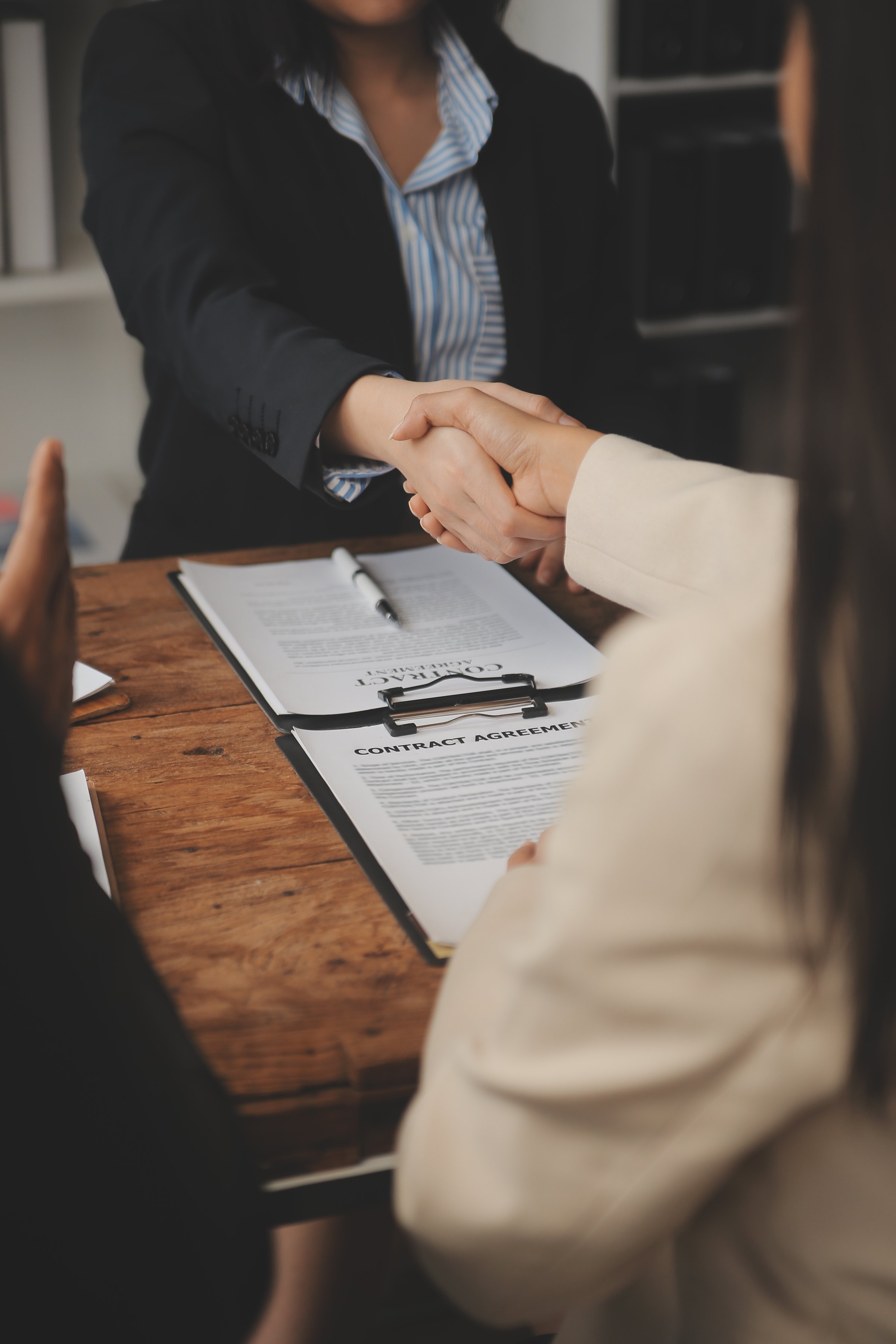 Good service cooperation, Consultation of Businesswoman and Male lawyer or judge counselor having team meeting with client, Law and Legal services concept.