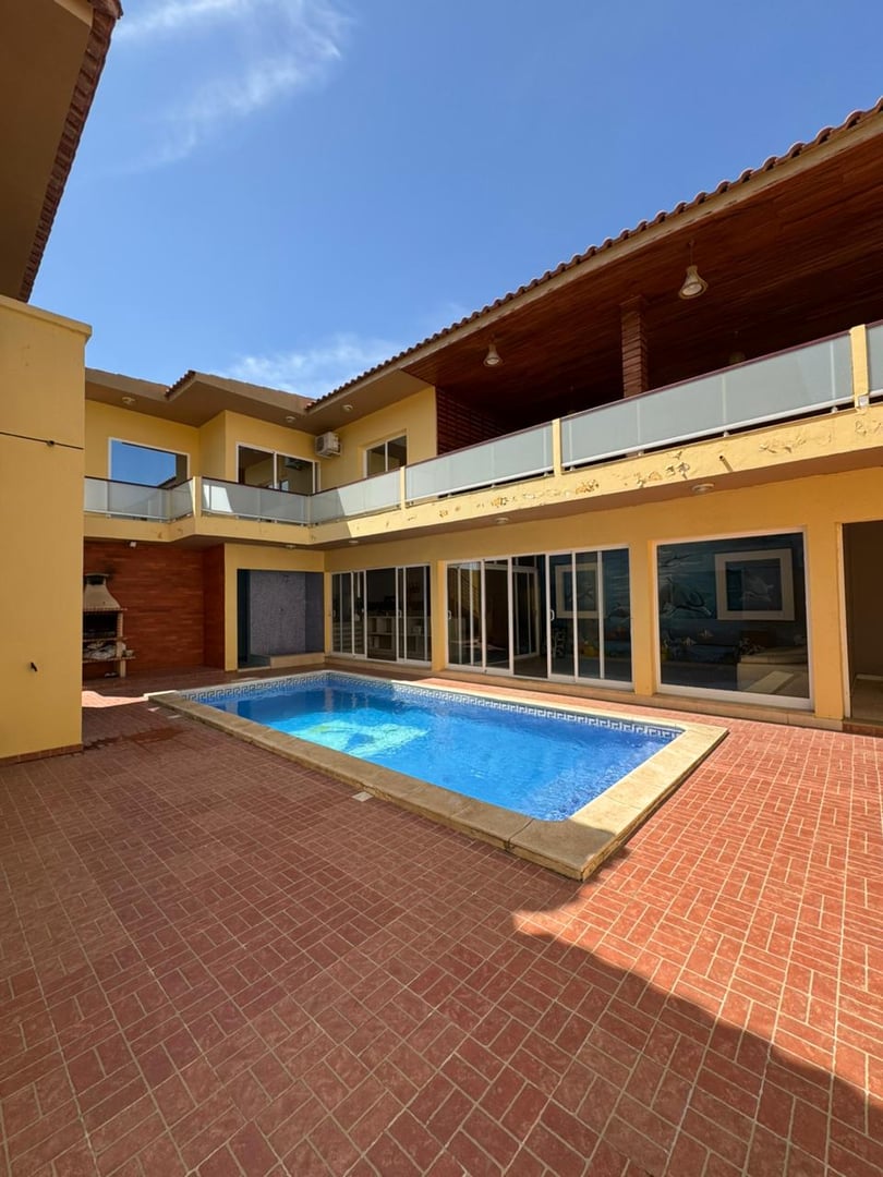 Vivenda V4 - Condomínio Jardim de Rosas