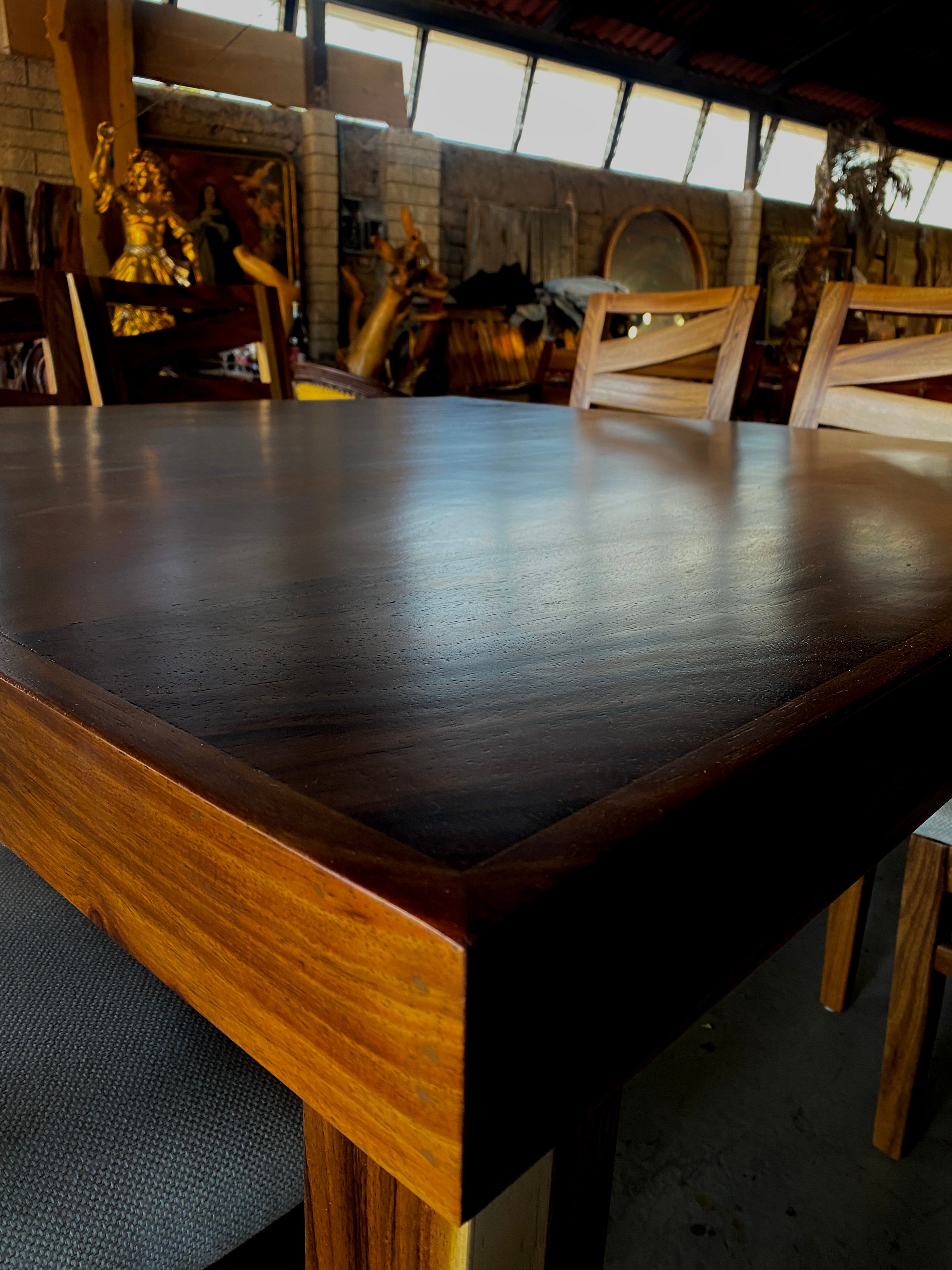 Tablones de madera premium parota, rosa morada, tzalam y mezquite seleccionados en taller de carpintería fina Export Muebles en Tonalá Jalisco con 20 años de experiencia