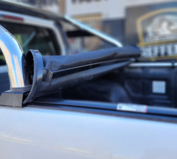 Lona All Black Roller de Flash Cover para Toyota Hilux