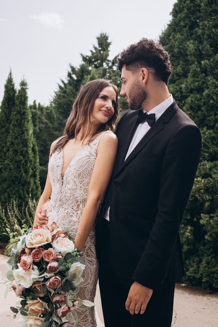 Beautiful interior of Veslo Wedding Venue showcasing elegant decor and lighting