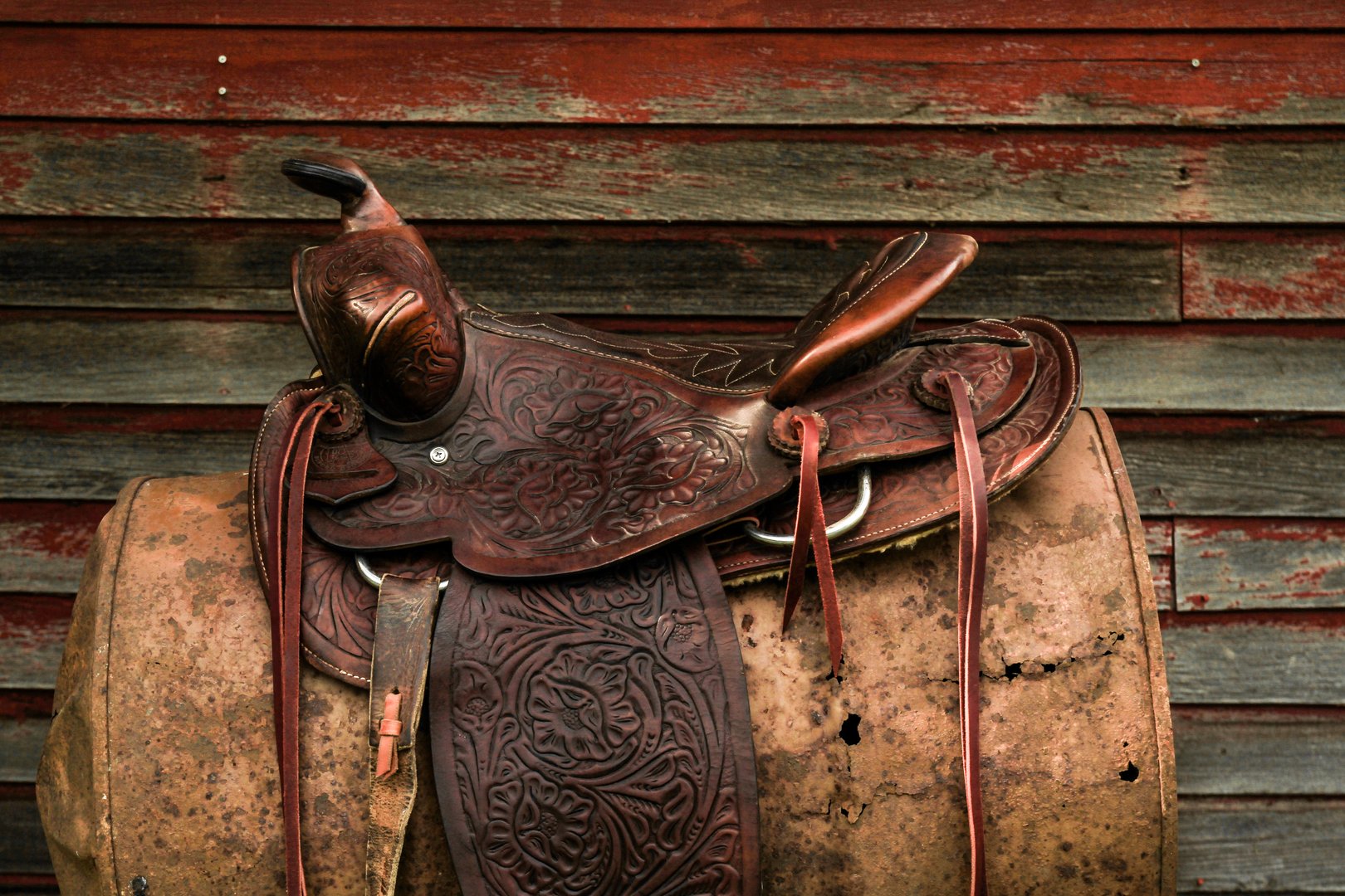 CLose up photo of vintage western leather saddle. 