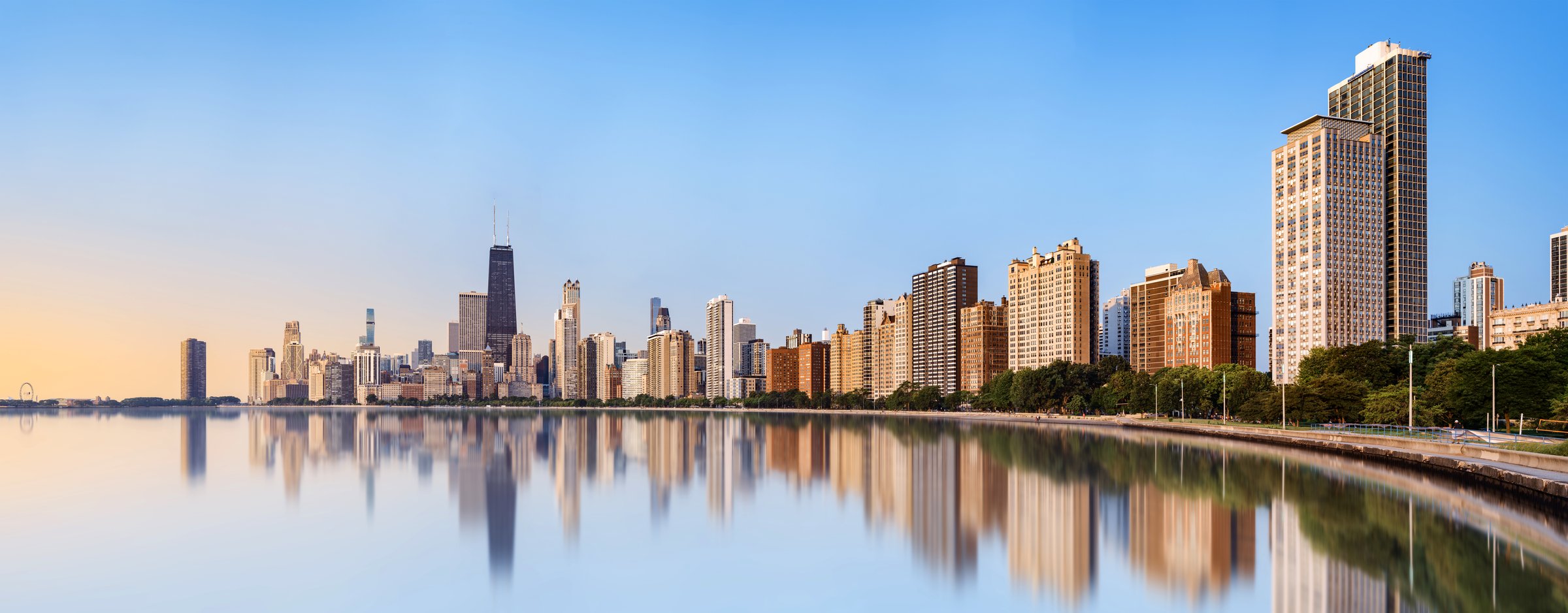 the skyline of chicago during sunrise