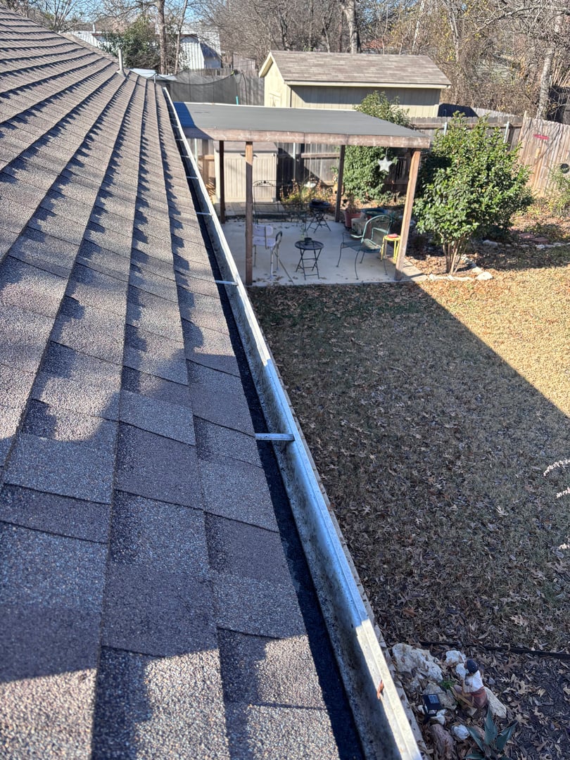 Professional gutter cleaning service