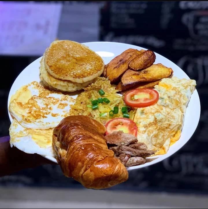 Café De Elyon interior