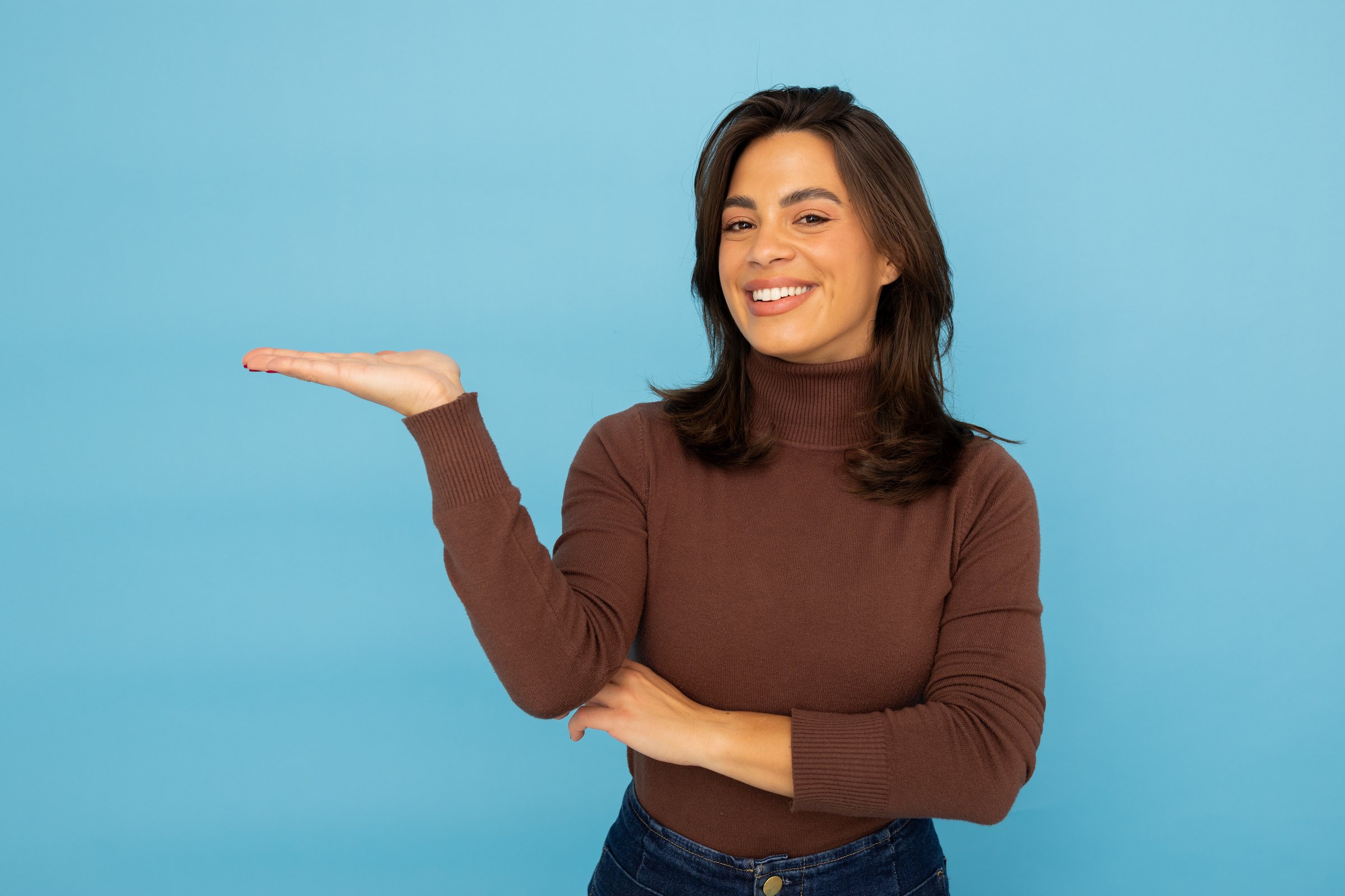 Focused Latina businesswoman pointing to an idea