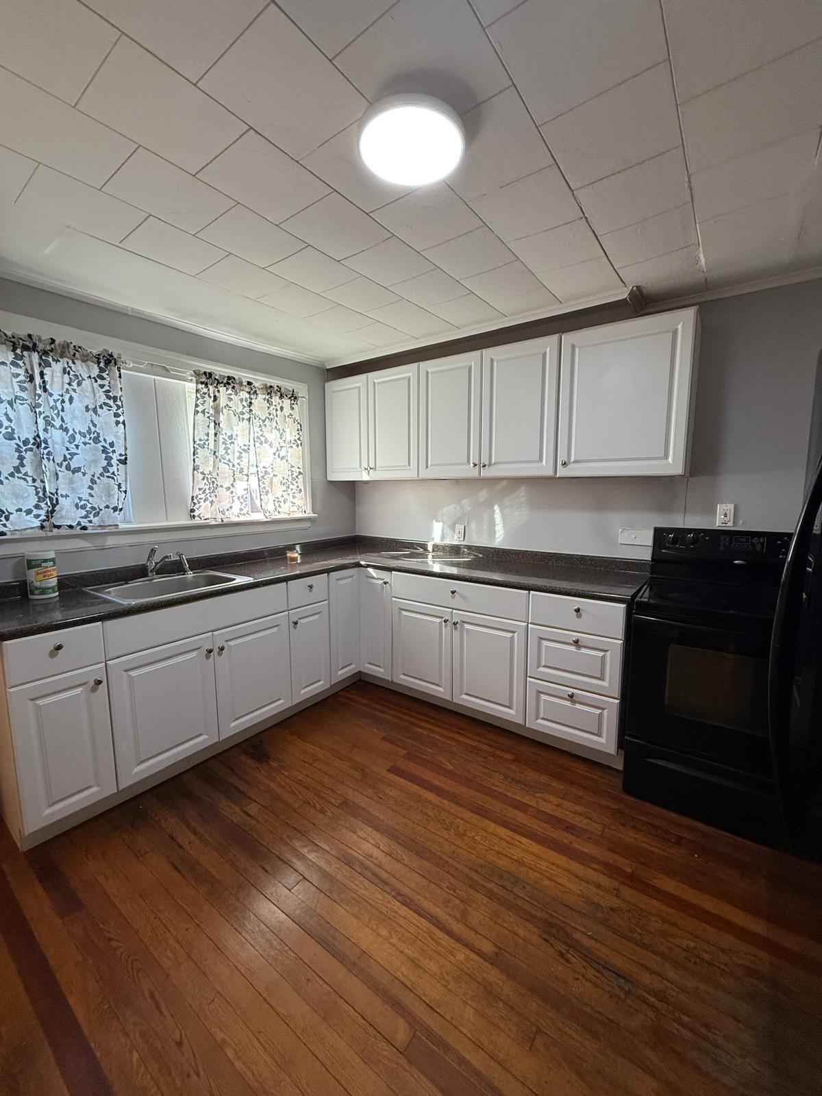 35 Suffolk St - Living Room