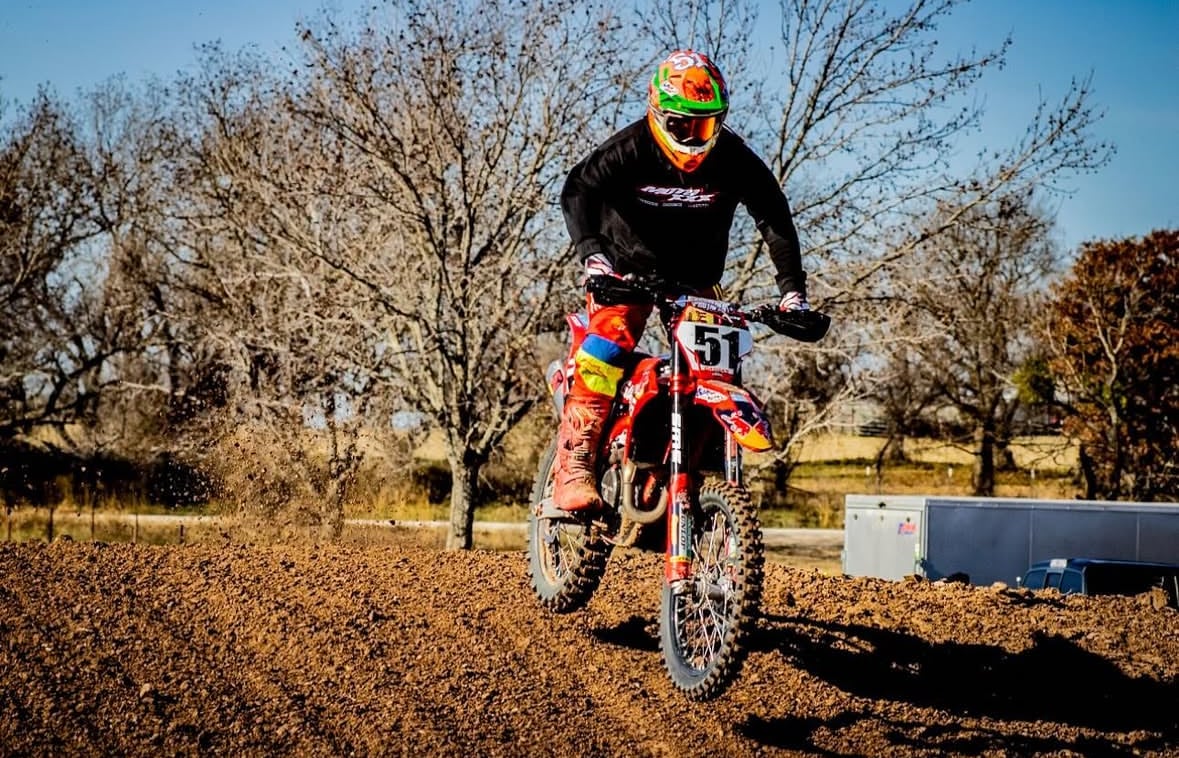Black Gold Dirt Bike Track precision control