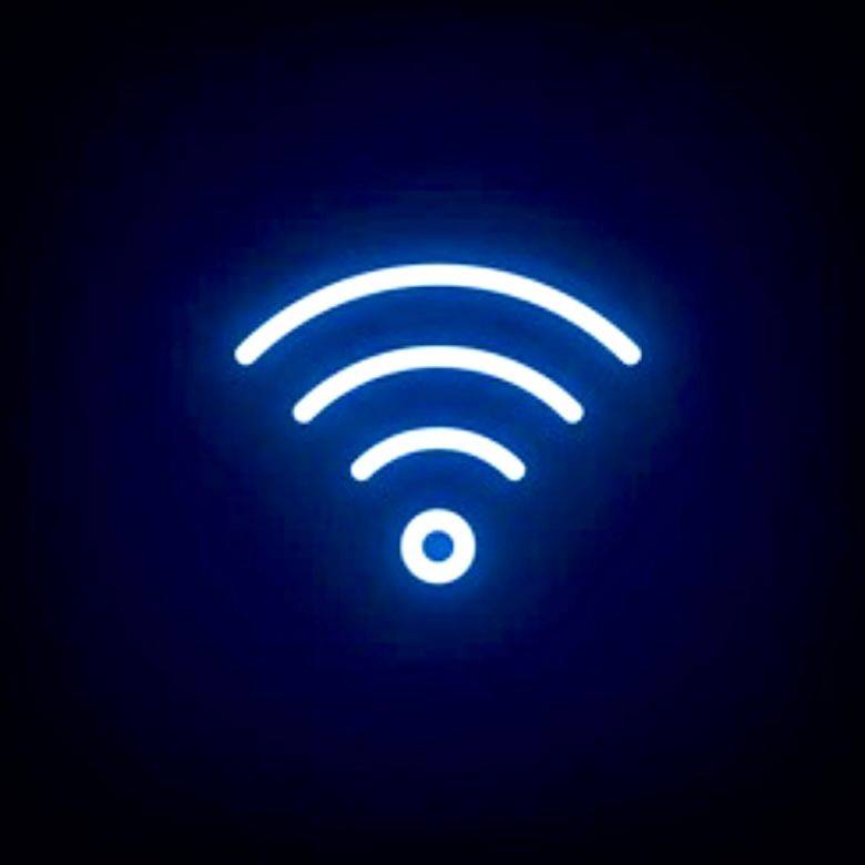 In-vehicle WiFi hotspot interface showing connection status and network settings