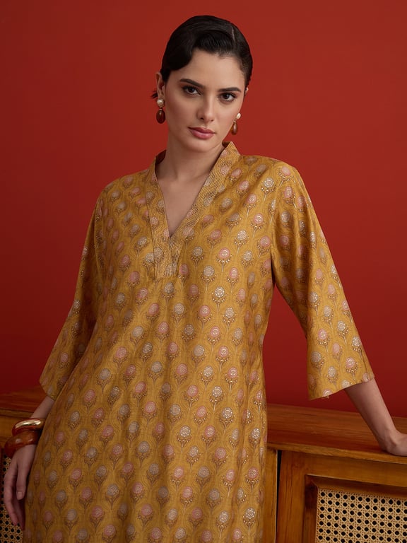 Libas Mughal Motif Embellished Kurta Pant Set thumbnail 3