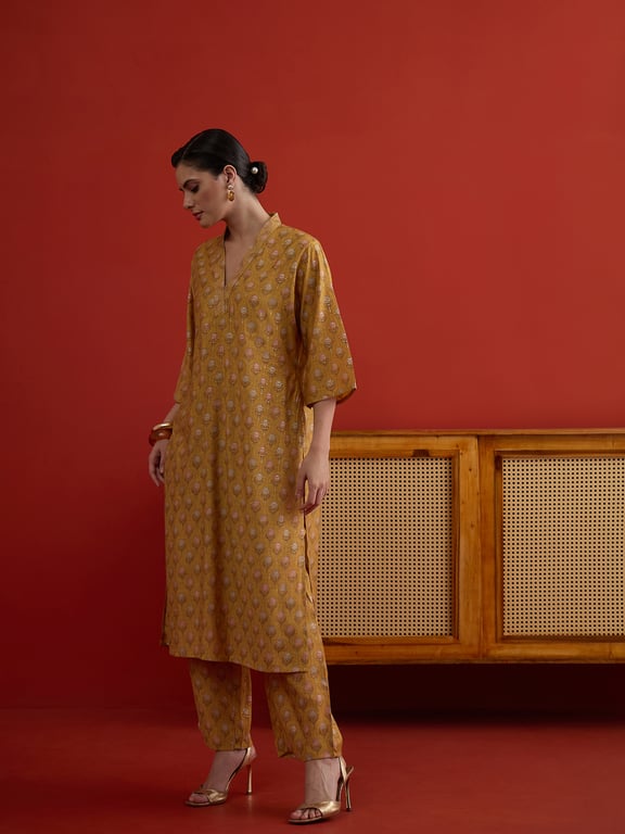 Libas Mughal Motif Embellished Kurta Pant Set thumbnail 4